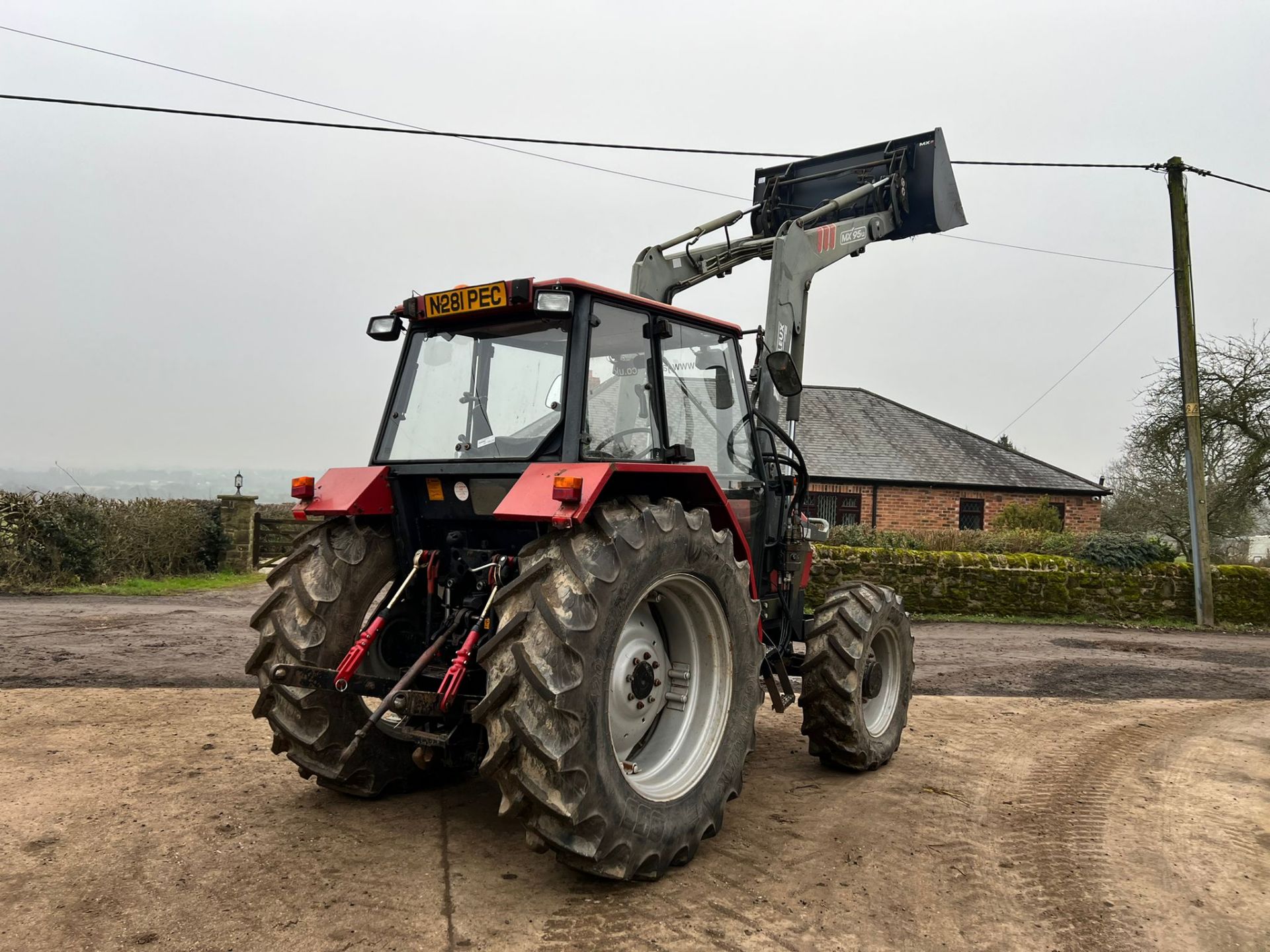 CASE 4230 84hp 4WD TRACTOR WITH FRONT LOADER, PALLET FORKS AND BUCKET *PLUS VAT* - Image 5 of 13