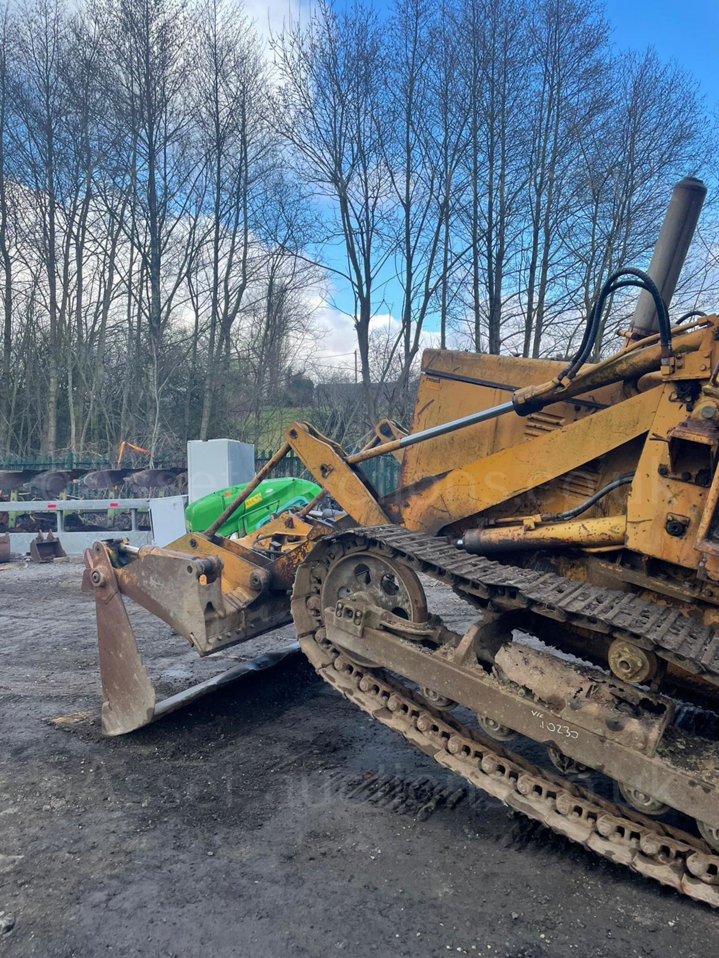 KOMATSU D31S DOZER, RUNS AND WORKS, 4 IN 1 BUCKET *PLUS VAT* - Image 6 of 7