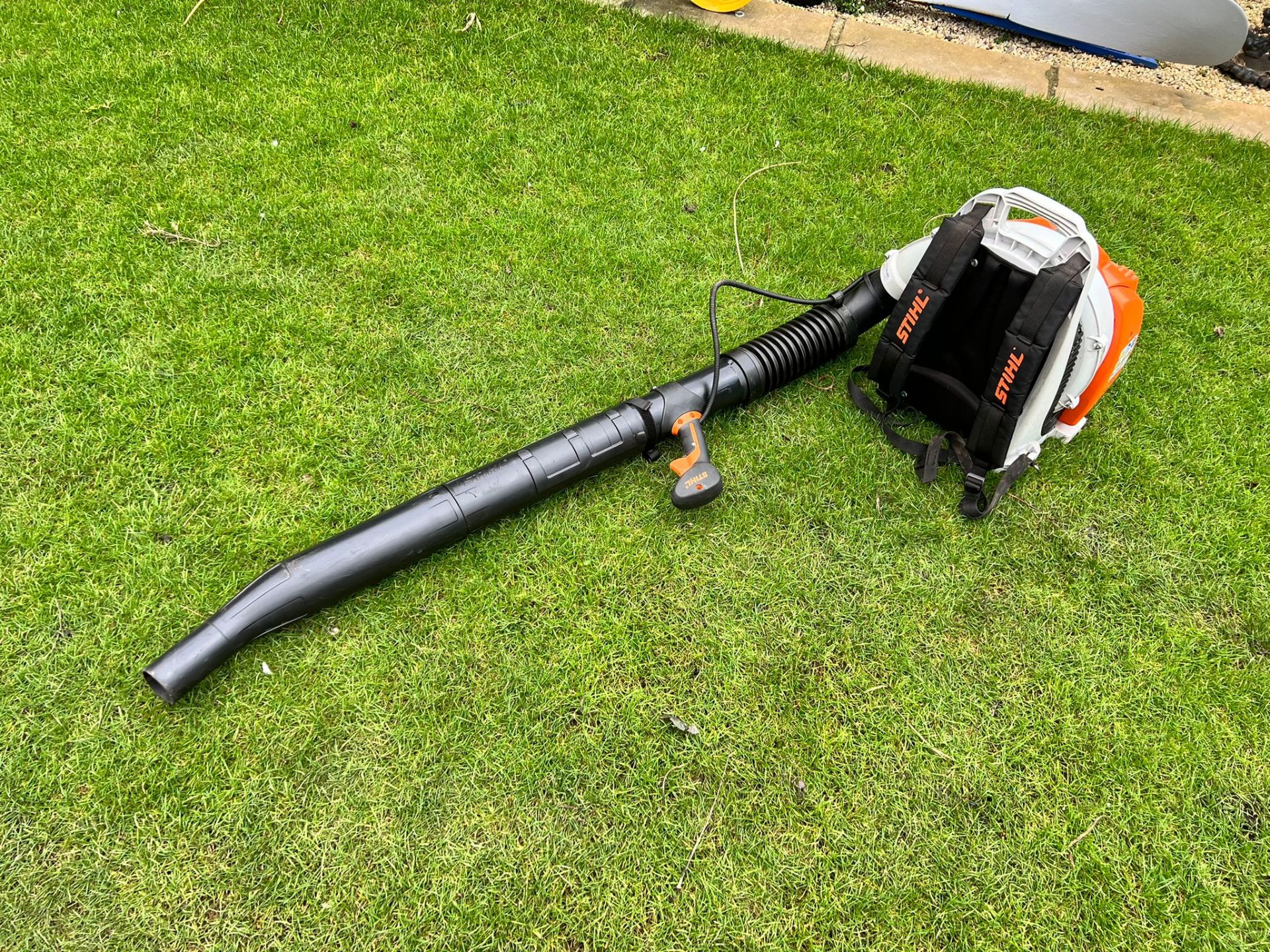 NEW AND UNUSED STIHL BR430 BACKPACK BLOWER, RUNS AND WORKS, READY FOR WORK *PLUS VAT* - Image 2 of 8