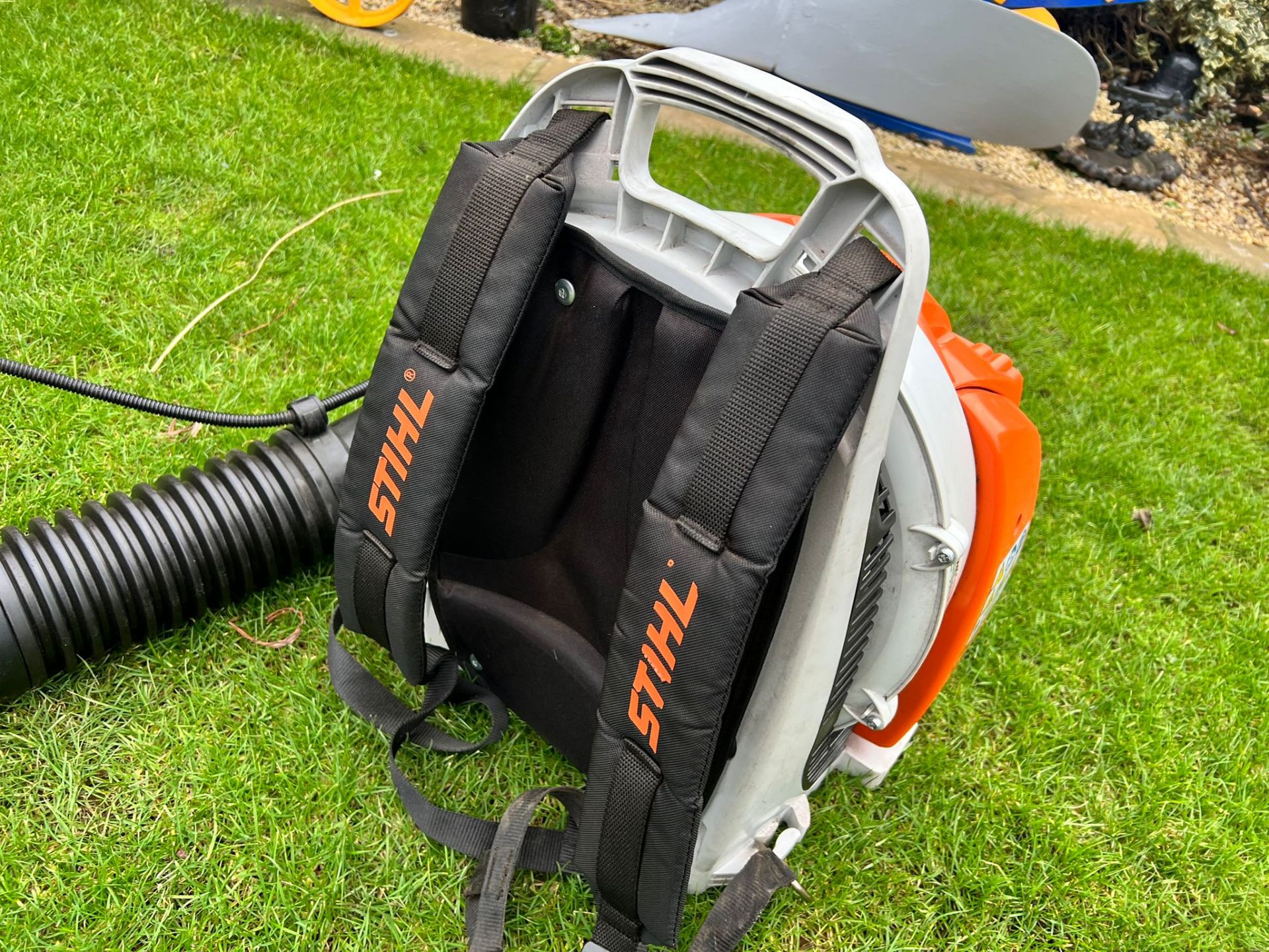 NEW AND UNUSED STIHL BR430 BACKPACK BLOWER, RUNS AND WORKS, READY FOR WORK *PLUS VAT* - Image 4 of 8