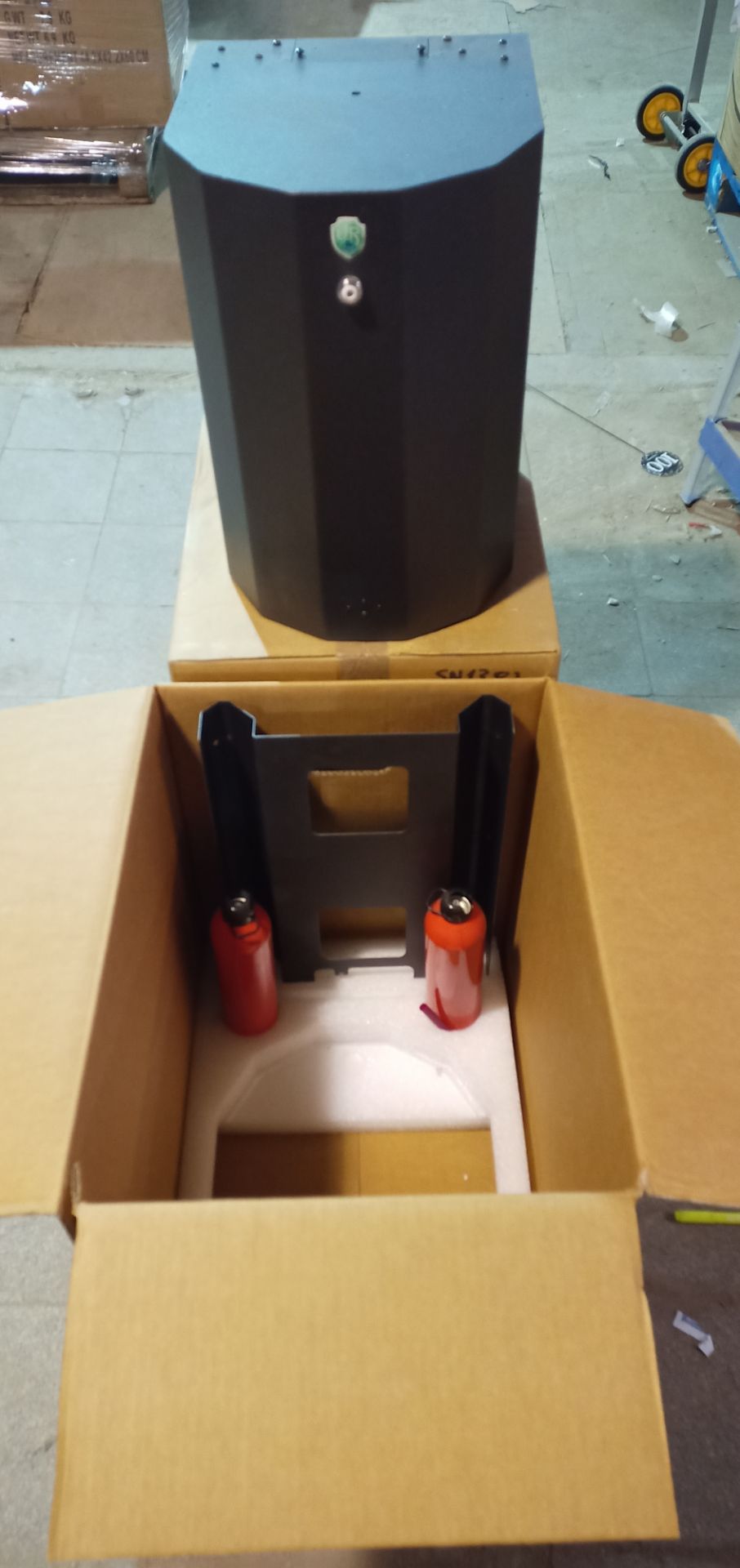 BRAND NEW AND UNUSED SECURITY FOGGING SYSTEM, COMPLETE WITH CANNISTERS *PLUS VAT* - Image 2 of 8