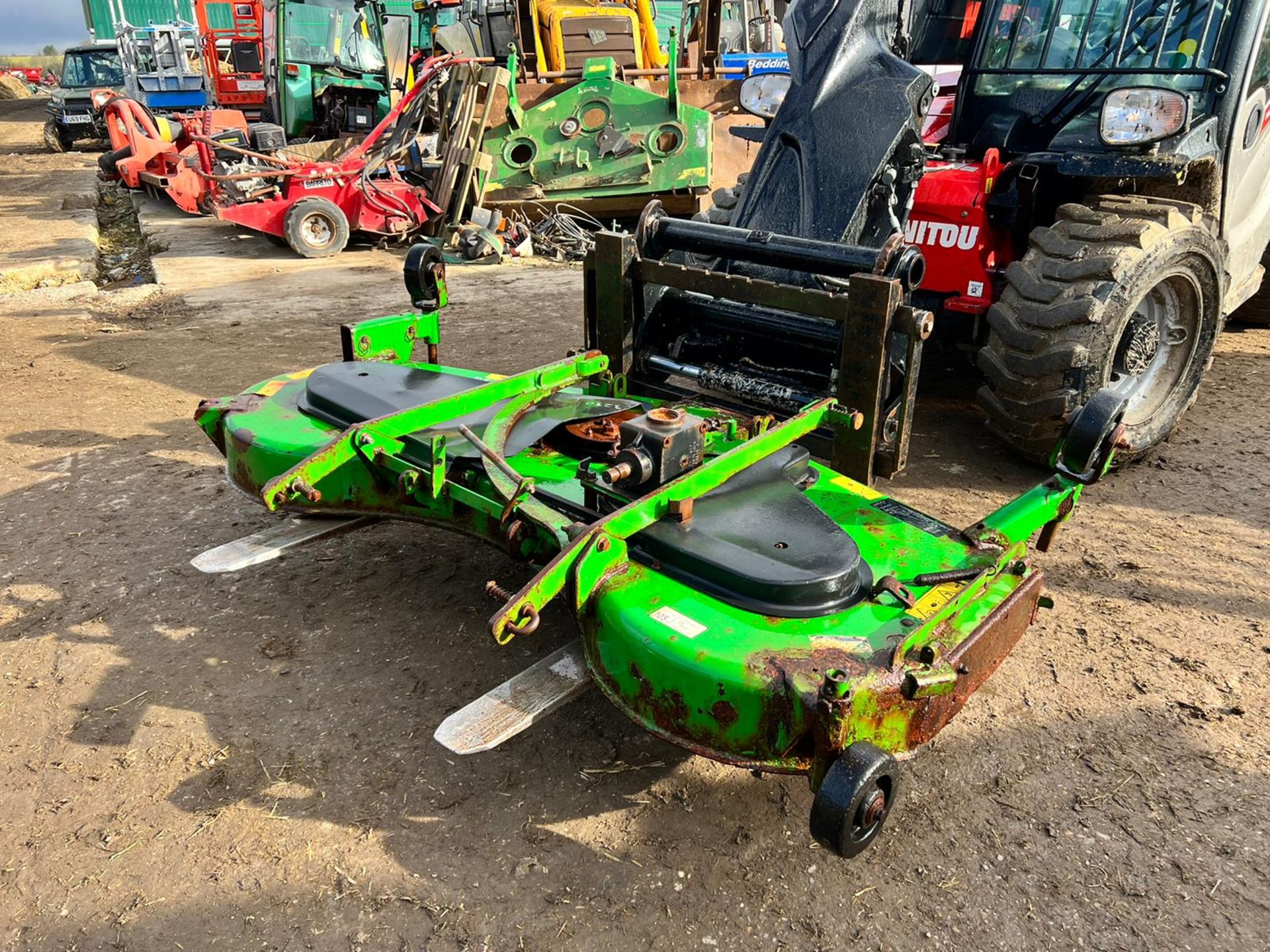 2010 JOHN DEERE 72" MID MOUNTED TRACTOR ROTARY DECK, GOOD SOLID TRIPLE BLADED BECK, WEIGHT 199kg - Image 2 of 12