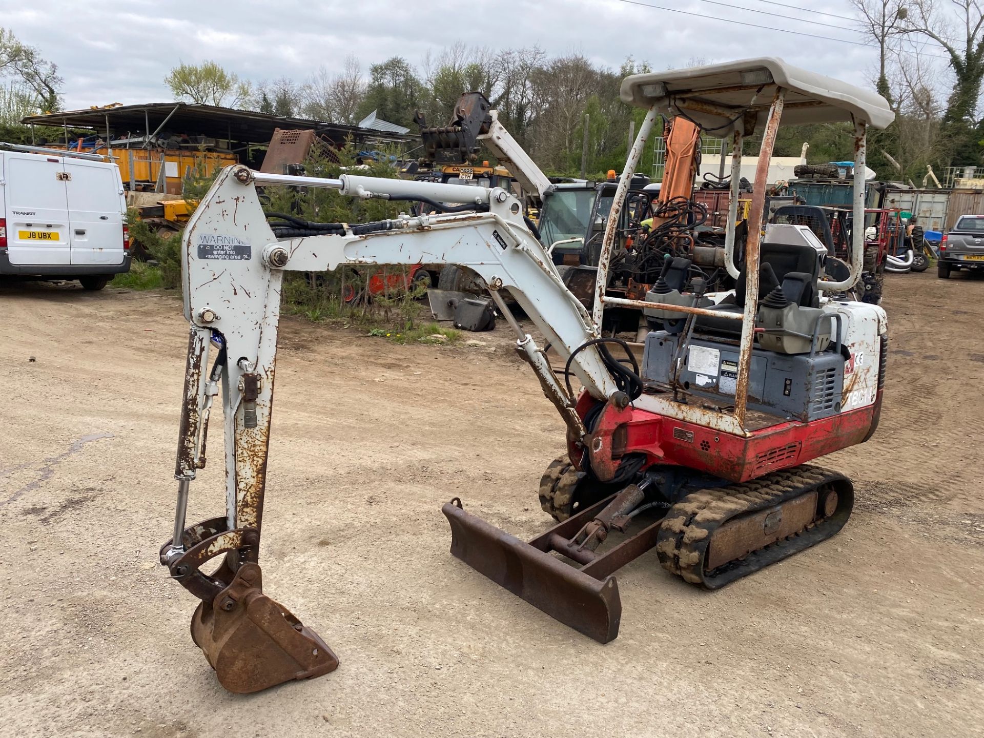 2004 Takeuchi TB014 1.5 ton mini digger, 2 speed tracking, starts first turn, all operations work - Image 2 of 7