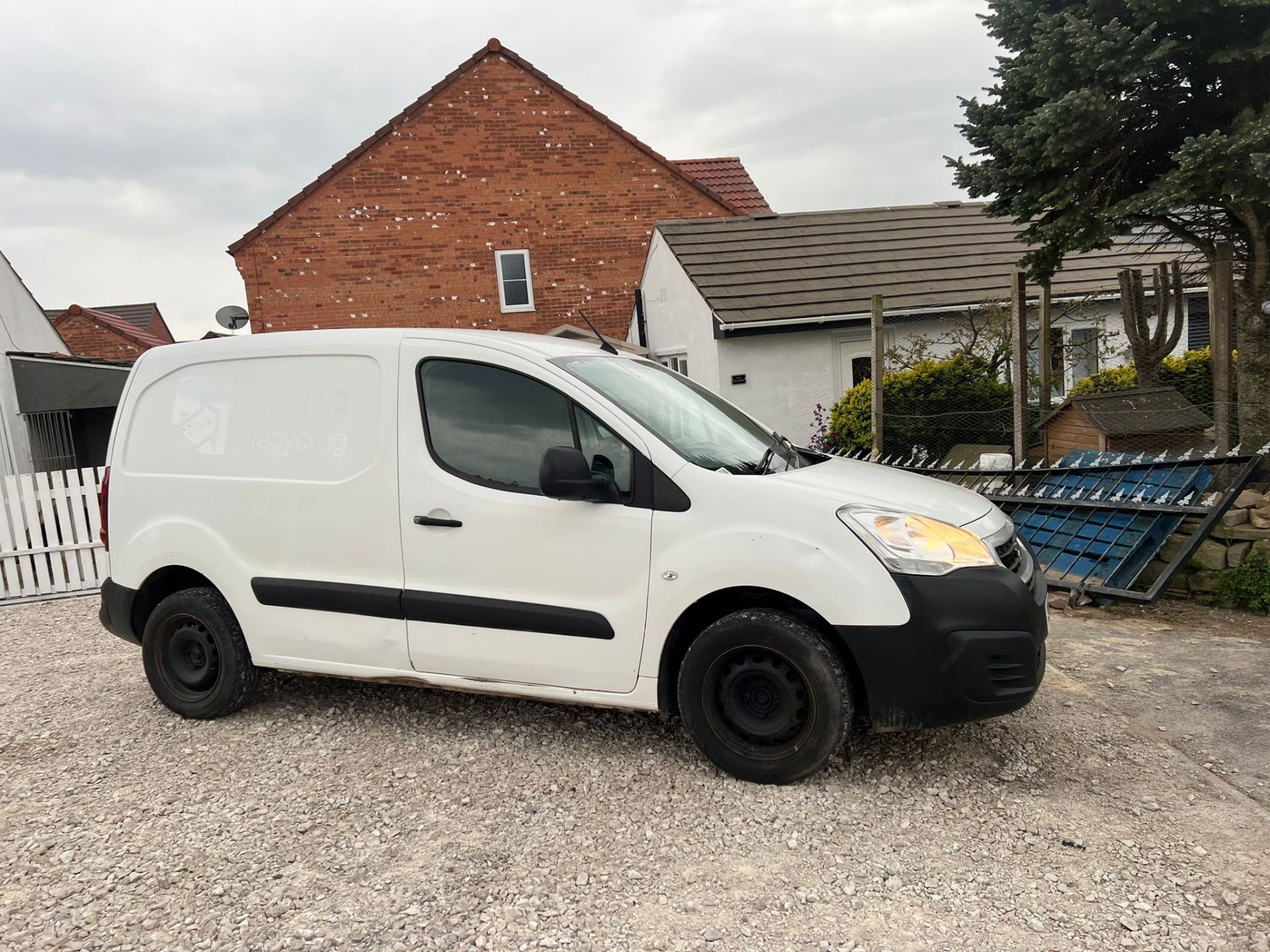 2016 PEUGEOT PARTNER 850 PROFESSIONAL HDI WHITE PANEL VAN, 158,840 miles *PLUS VAT* - Image 6 of 10