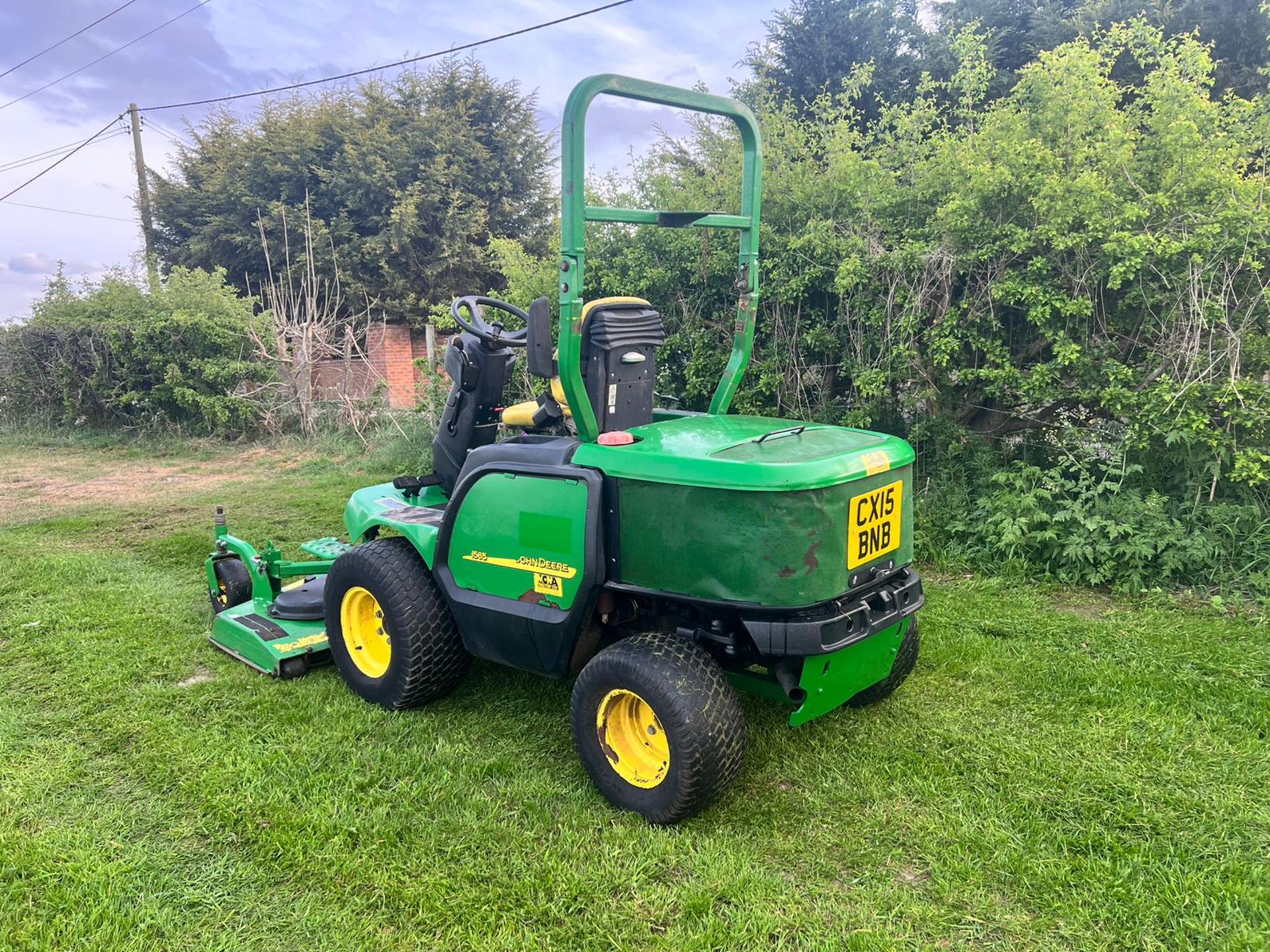 2015 John Deere 1565 4WD Ride On Mower With 2015 John Deere Fastback Commerical 62 Deck *PLUS VAT* - Image 6 of 7