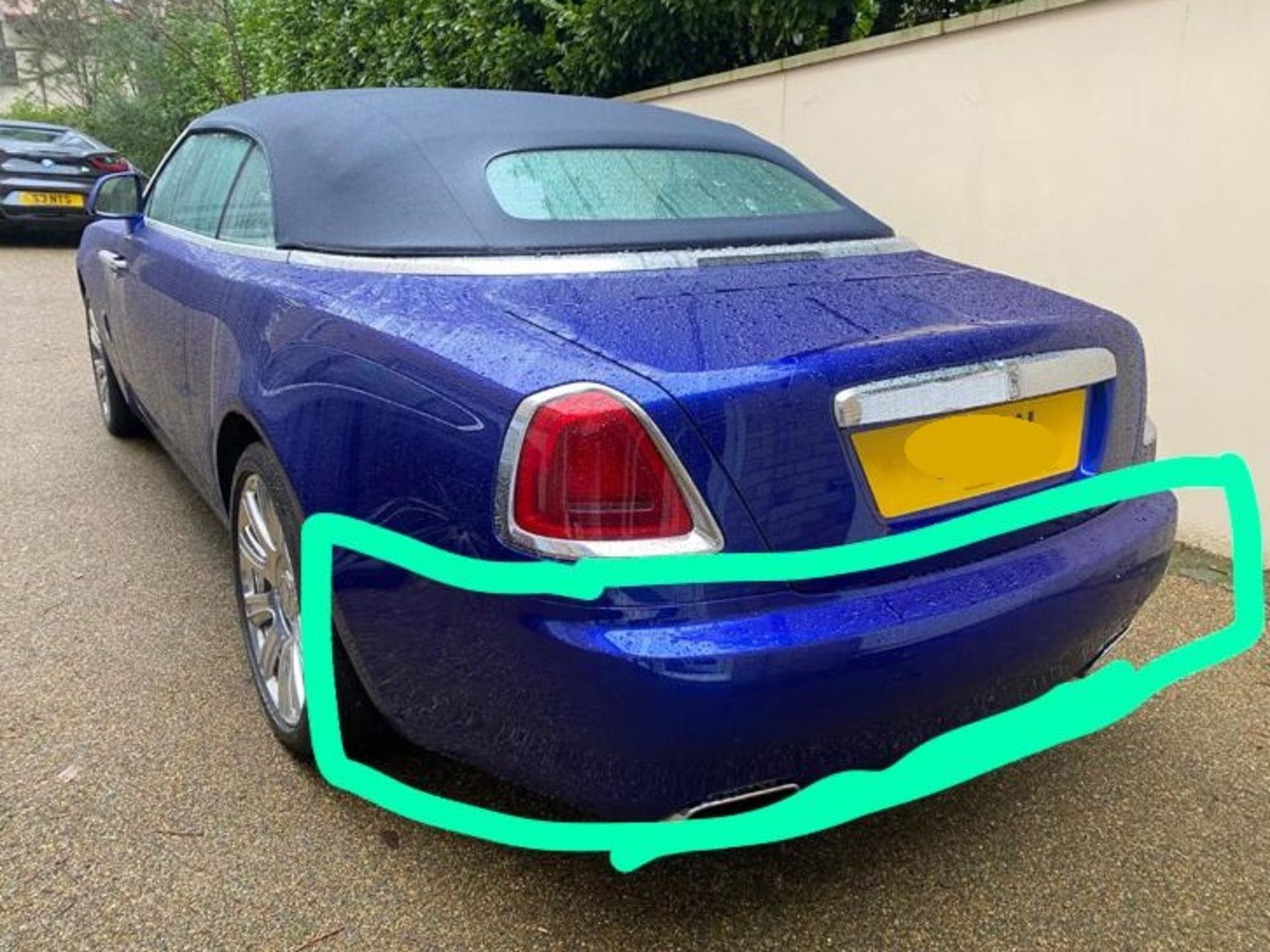FRONT AND REAR BUMPERS AND SIDE TRIMS OFF A 2018 ROLLS ROYCE DAWN *NO VAT* - Image 2 of 3