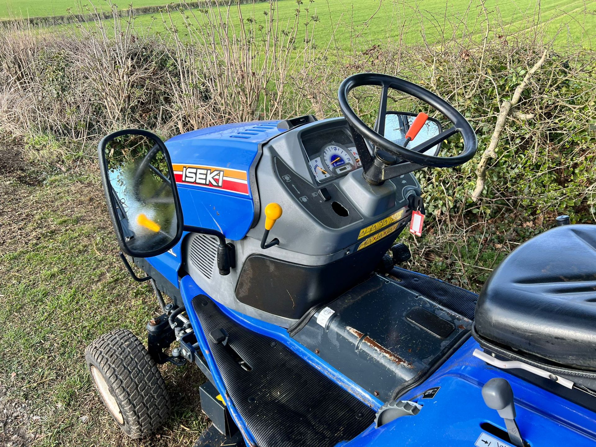 2012 Iseki SXG323 Diesel High Tip Ride On Mower, Runs Drives Cuts And Collects *PLUS VAT* - Image 9 of 15