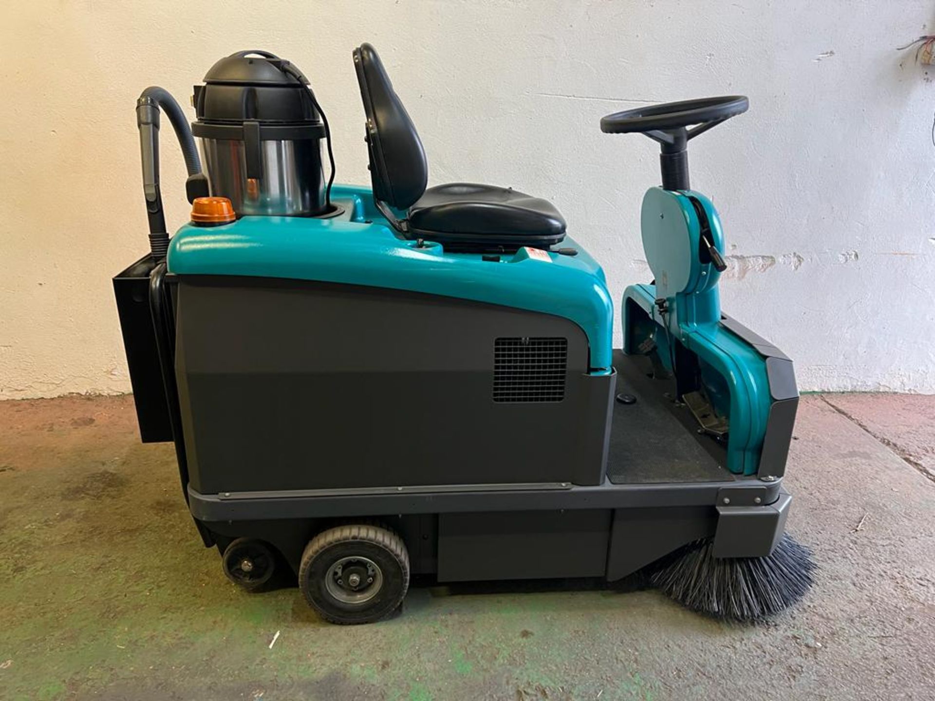 Ride On Sweeper Collector Eureka Compact 1150E battery powered, complete with charger *PLUS VAT* - Image 2 of 4