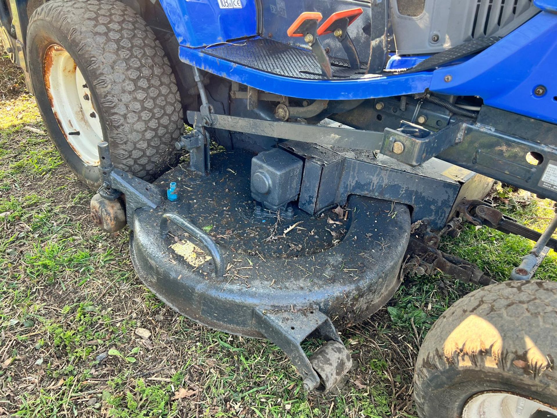 Iseki SXG22 Diesel High Tip Ride On Mower With Iseki SBC550 Collector, Runs Drives Cuts And Collects - Image 10 of 14