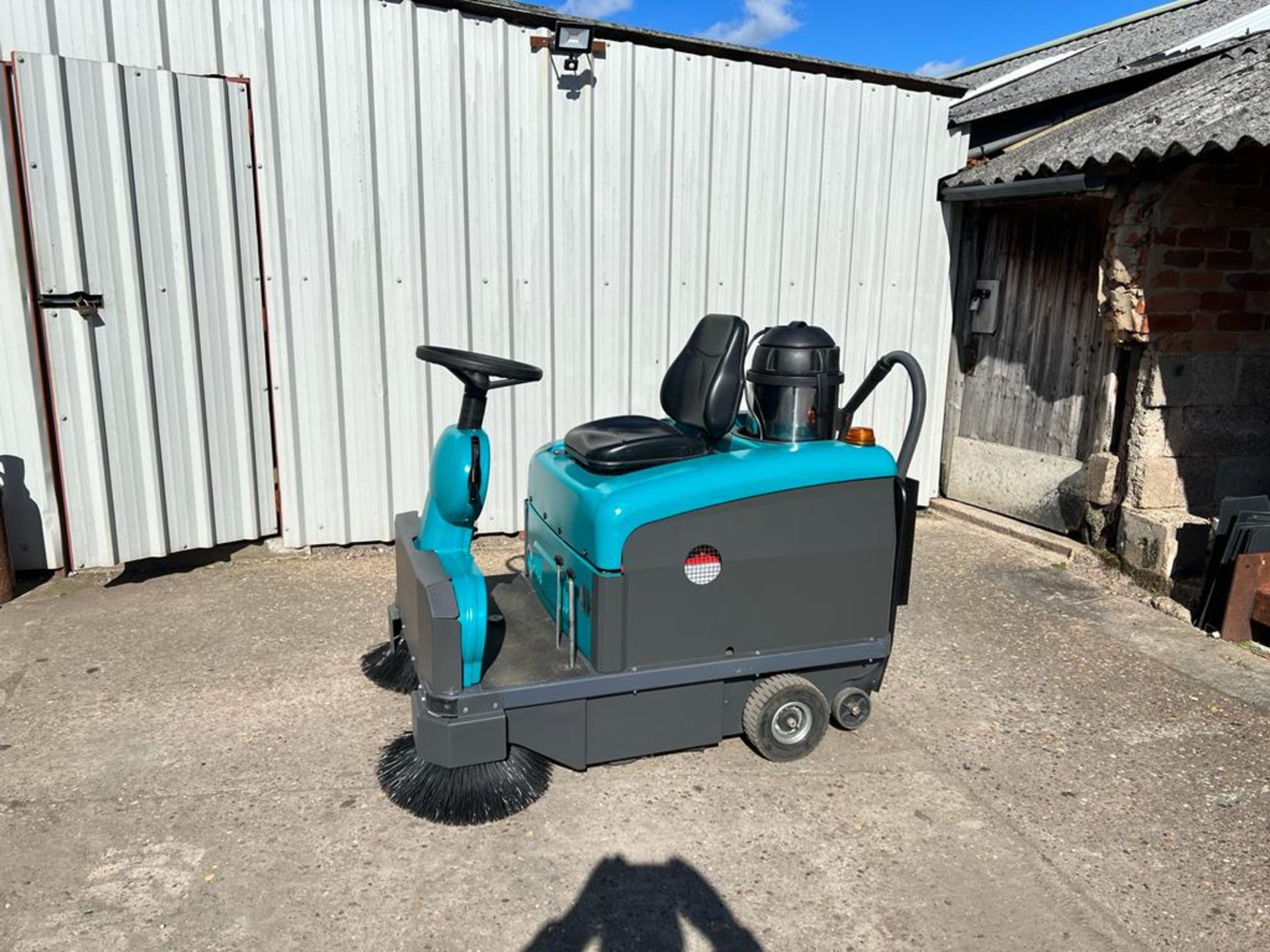Ride On Sweeper Collector Eureka Compact 1150E battery powered, complete with charger *PLUS VAT*