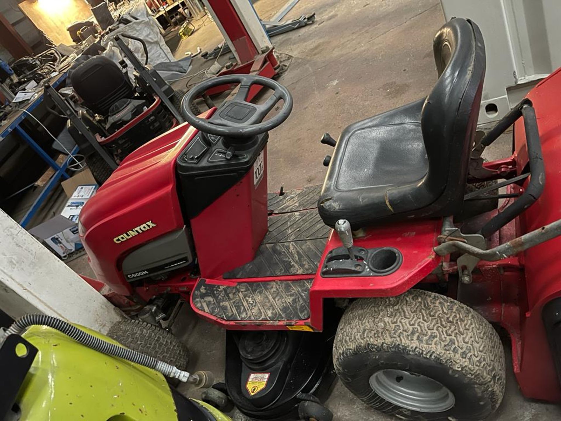 COUNTAX C600H RIDE ON LAWN MOWER, 4 WHEEL DRIVE, CUTS AND COLLECTS *NO VAT* - Image 3 of 9