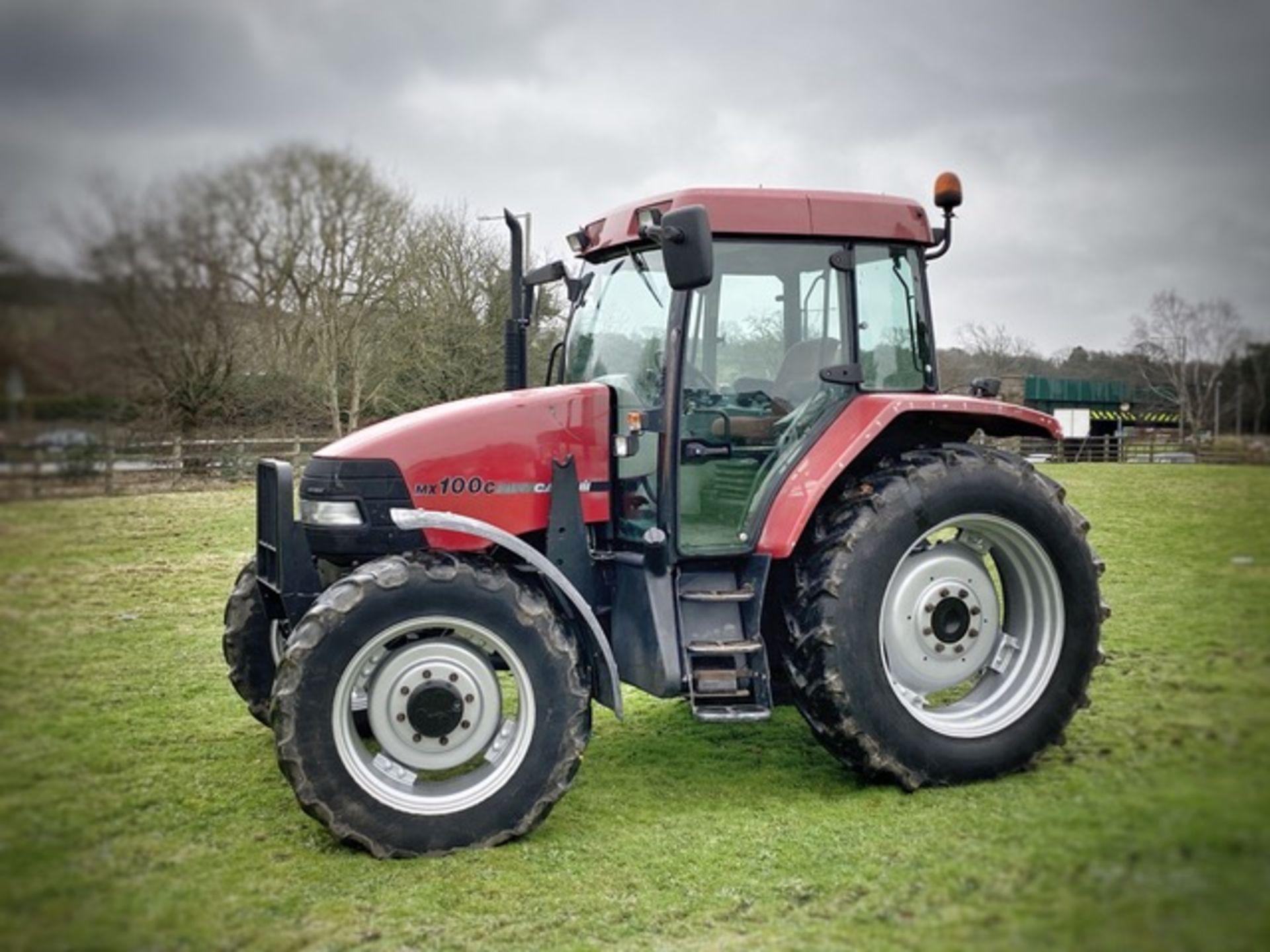 CASE IH MAXXUM MX 100c TRACTOR, LOW HOURS, RECENT SERVICE, STARTS DRIVES AND RUNS AS IT SHOULD - Image 3 of 17
