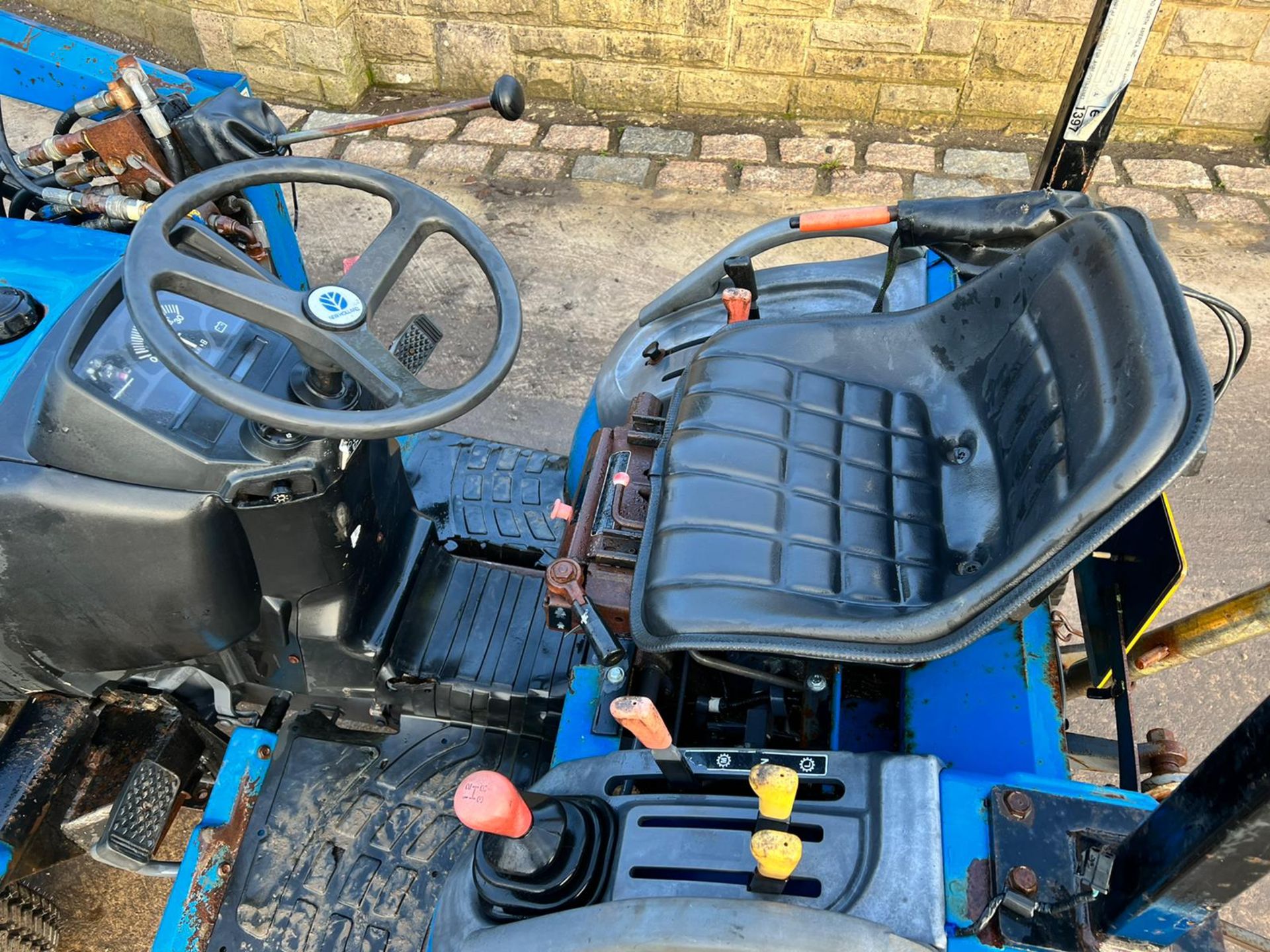 NEW HOLLAND TC21D 4WD COMPACT TRACTOR WITH FRONT LOADER AND BUCKET *PLUS VAT* - Image 17 of 18