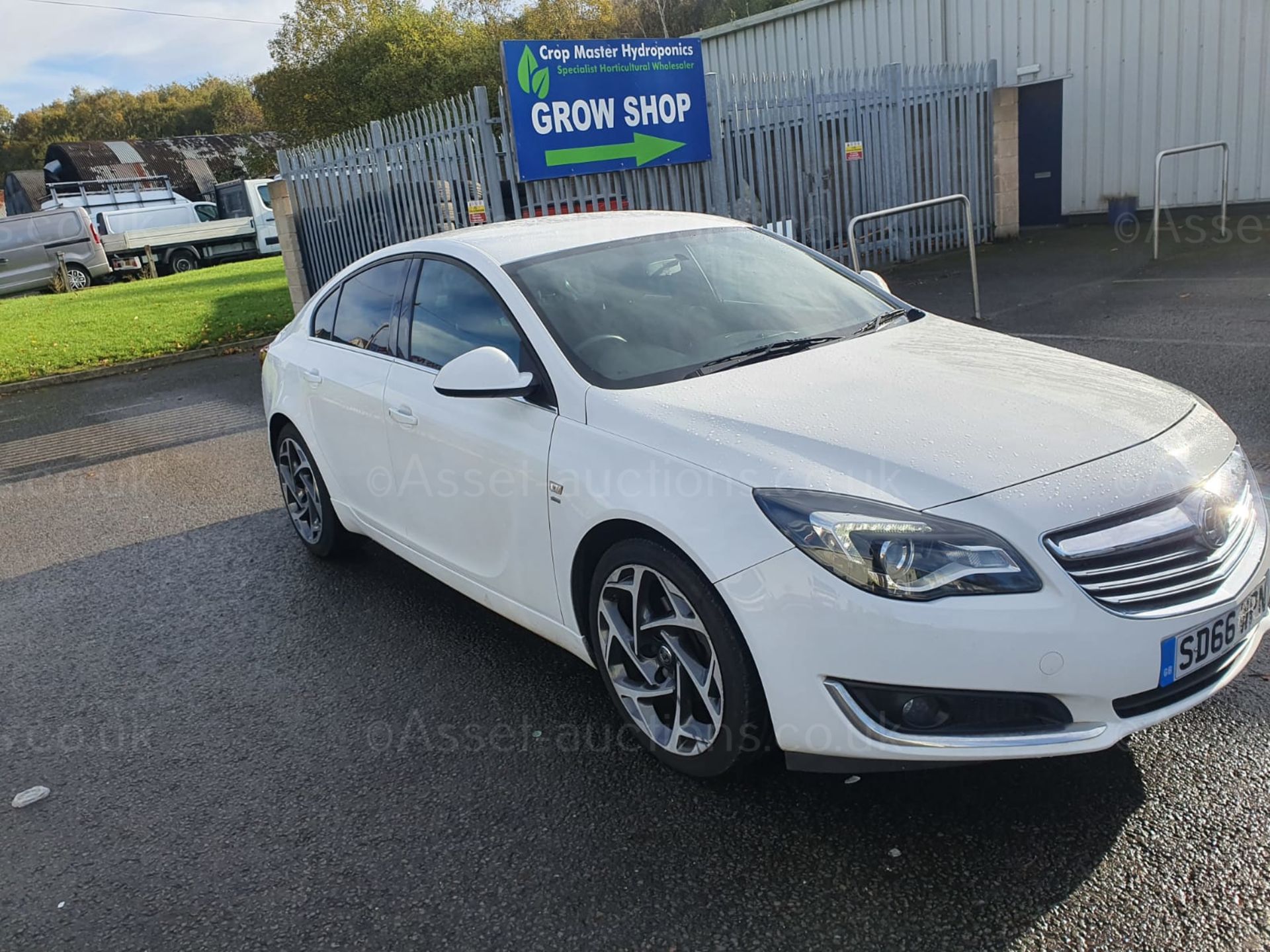 2016/66 VAUXHALL INSIGNIA SRI NAV VXLNE CDTI SS WHITE HATCHBACK, SHOWING 118,544 MILES *NO VAT* - Image 3 of 26