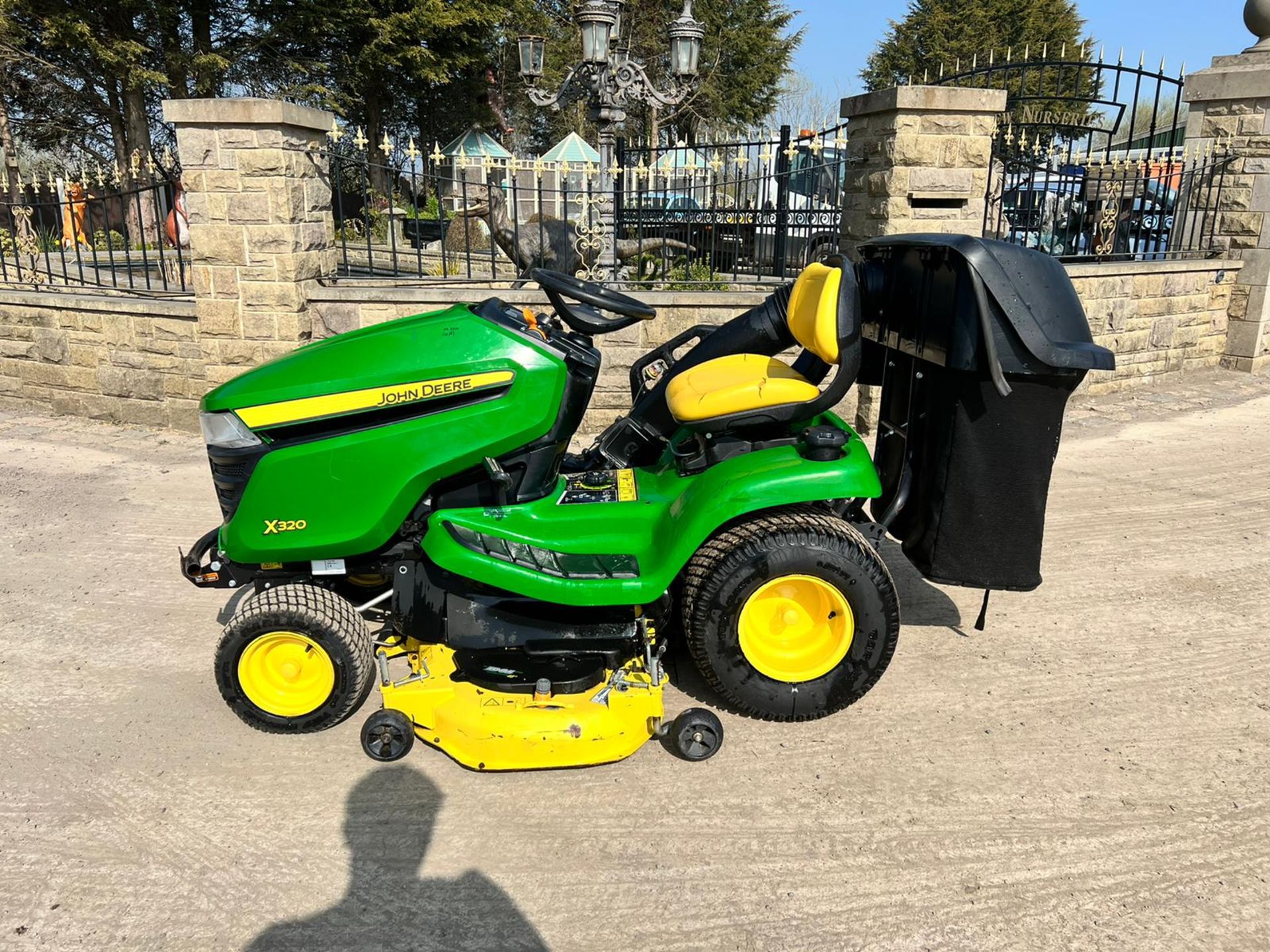 2015 John Deere X320 Ride On Mower With Rear Collector, Runs Drives And Cuts, Showing A Low 213 Hrs - Image 4 of 13