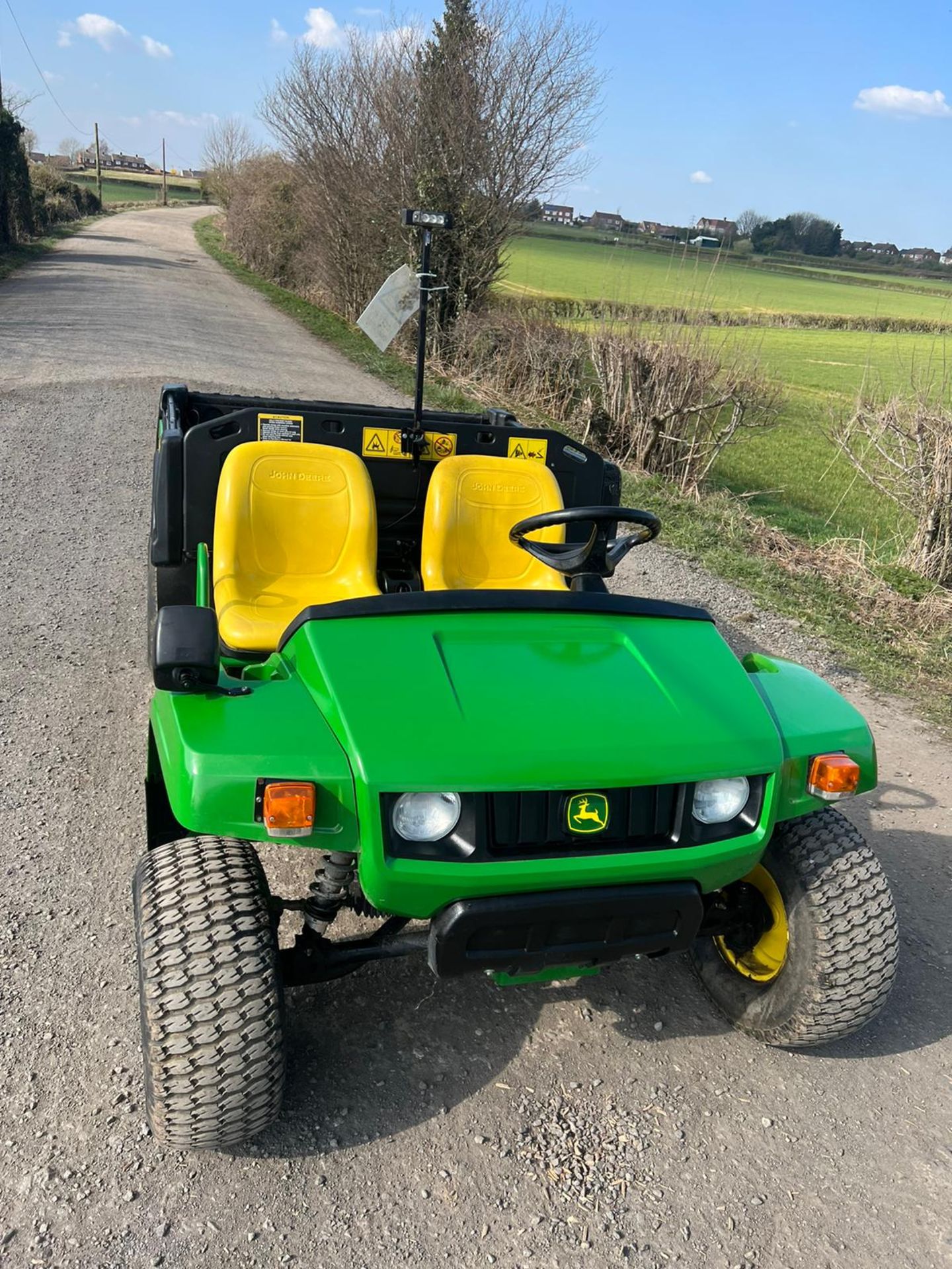 JOHN DEERE TE 4X2 GATOR UTILITY VEHICLE WITH CHARGER, ROAD REGISTERED, YEAR 2010 *PLUS VAT* - Image 4 of 9