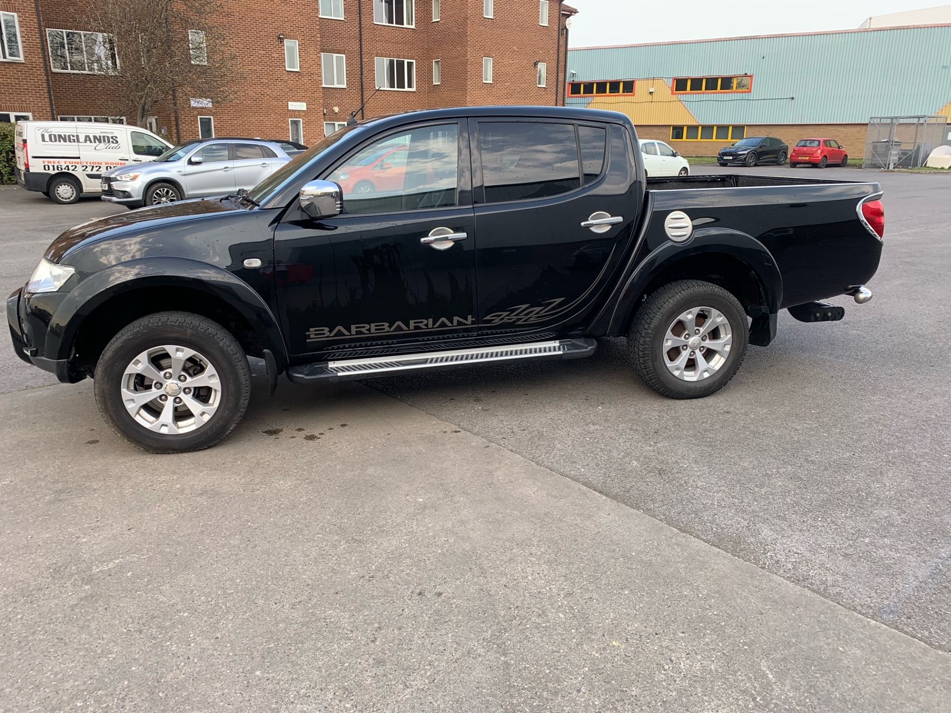 2010 MITSUBISHI L200 BARBARIAN LB DCB DI-D4X4 AUTO BLACK PICK UP, 103k MILES *NO VAT* - Image 5 of 17