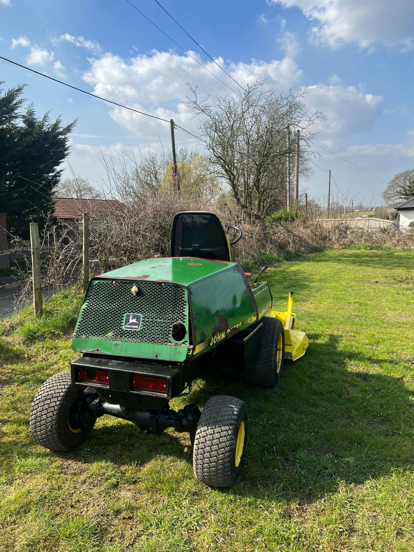 JOHN DEERE F1145 RIDE ON LAWN MOWER, 2/4 WHEEL DRIVE, RUNS DRIVES AND CUTS *PLUS VAT* - Image 5 of 10