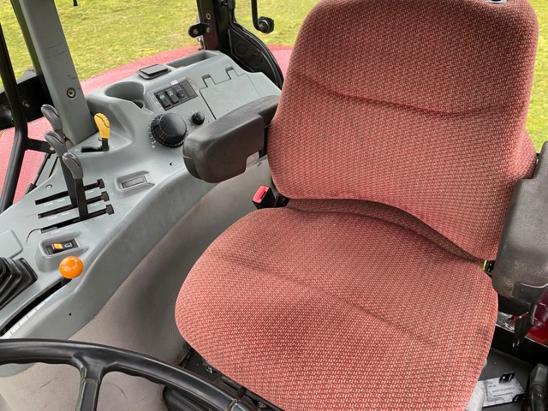 CASE IH MAXXUM MX 100c TRACTOR, LOW HOURS, RECENT SERVICE, STARTS DRIVES AND RUNS AS IT SHOULD - Image 16 of 17