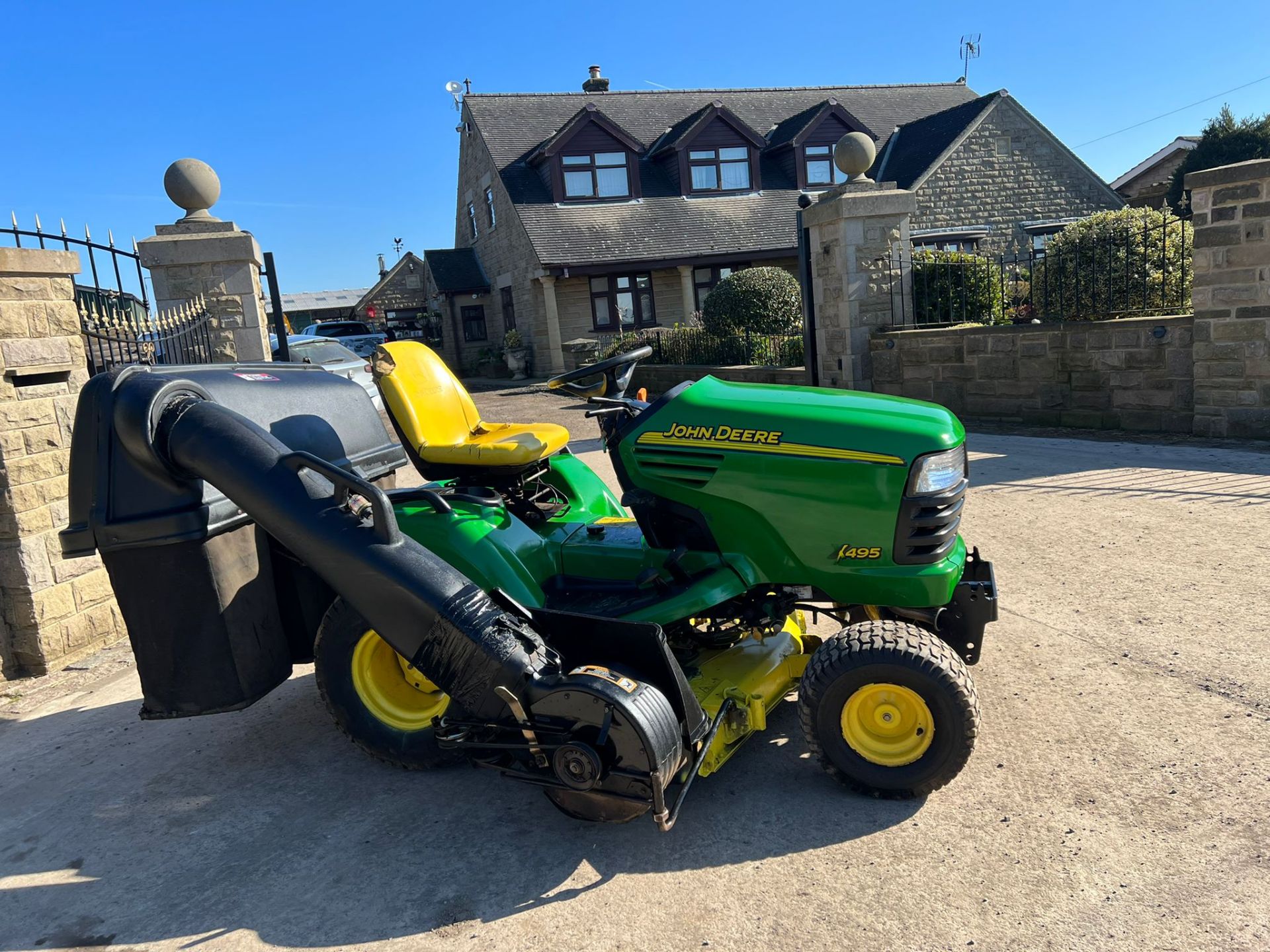 JOHN DEERE X495 DIESEL RIDE ON LAWN MOWER *PLUS VAT* - Image 5 of 8