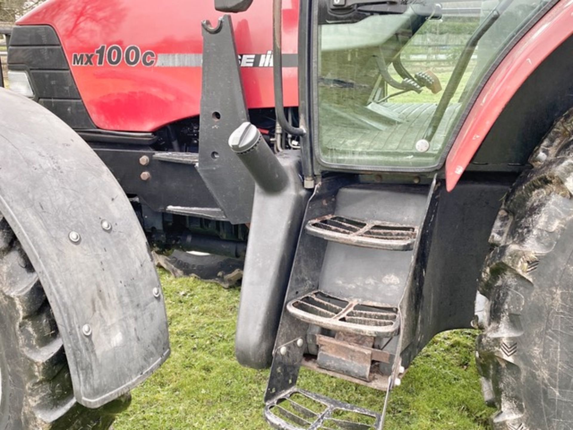 CASE IH MAXXUM MX 100c TRACTOR, LOW HOURS, RECENT SERVICE, STARTS DRIVES AND RUNS AS IT SHOULD - Image 7 of 17