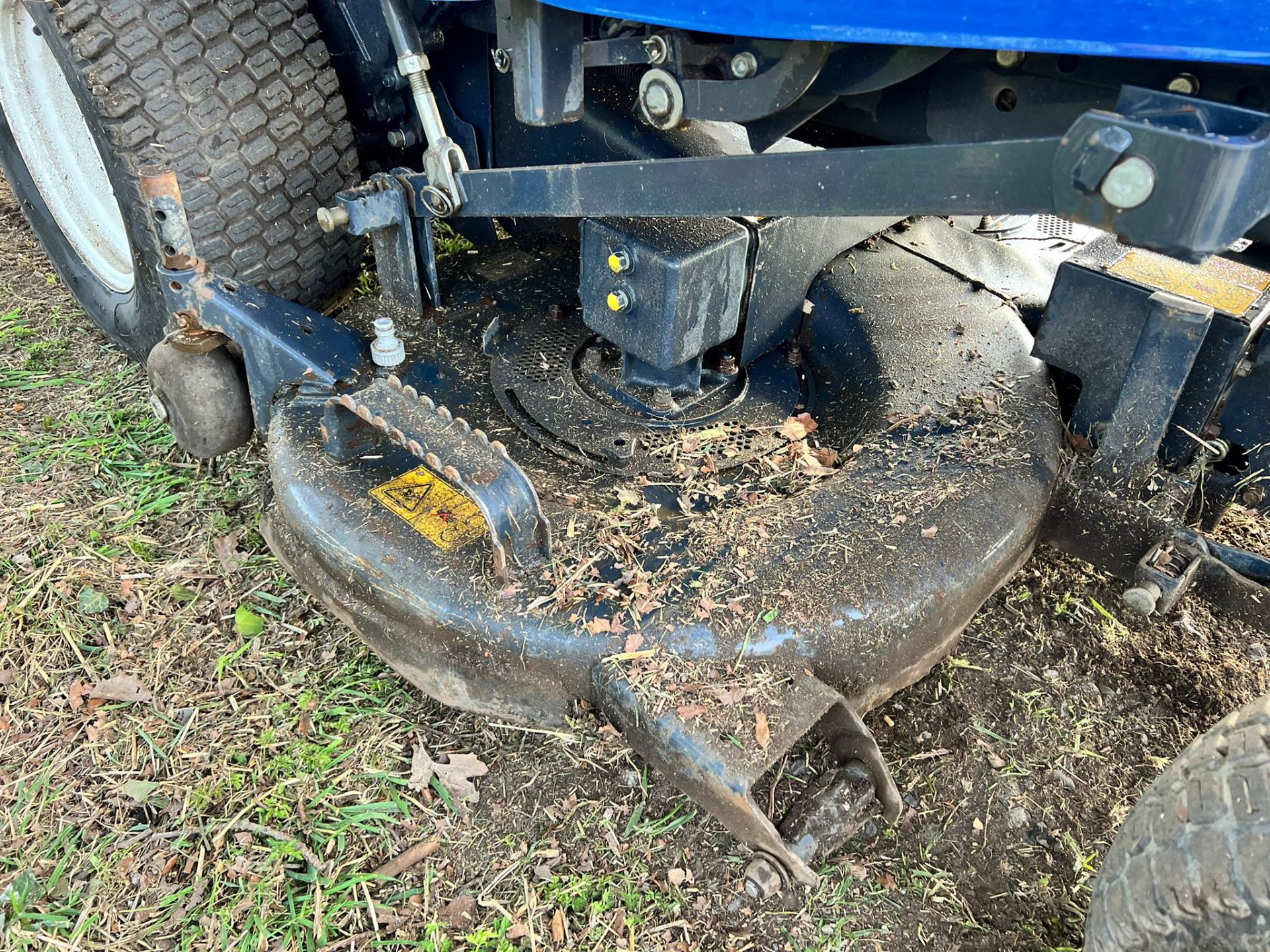 2012 Iseki SXG323 Diesel High Tip Ride On Mower, Runs Drives Cuts And Collects *PLUS VAT* - Image 8 of 15