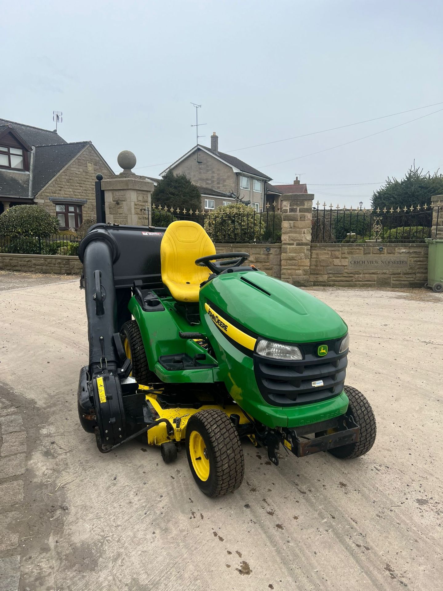 JOHN DEERE X540 RIDE ON LAWN MOWER, HYDRAULIC UP AND DOWN DECK, YEAR 2012 *PLUS VAT*