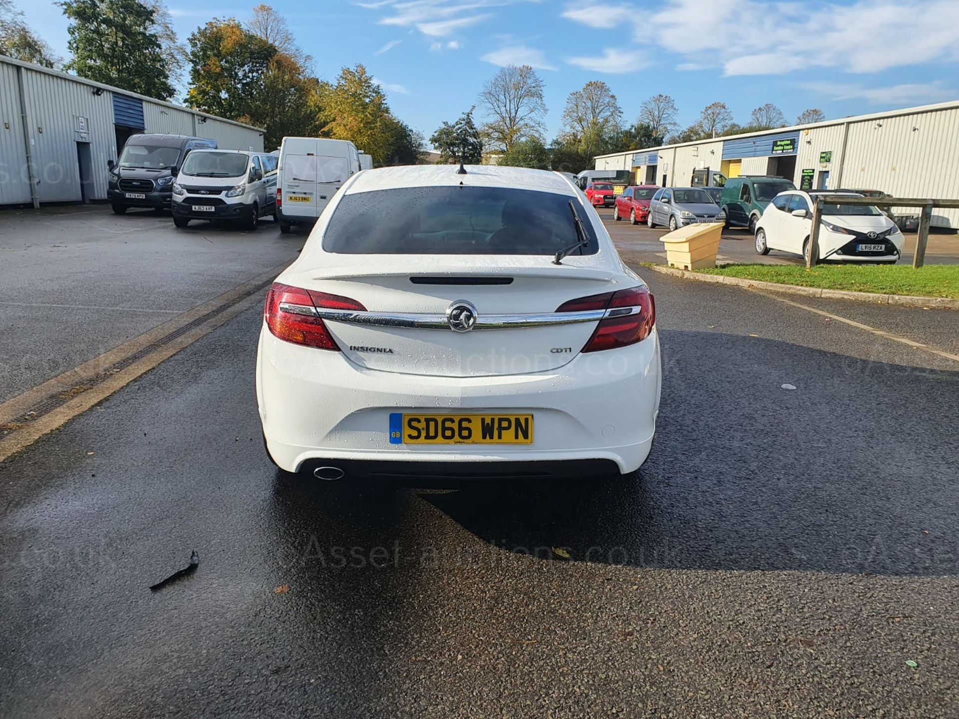 2016/66 VAUXHALL INSIGNIA SRI NAV VXLNE CDTI SS WHITE HATCHBACK, SHOWING 118,544 MILES *NO VAT* - Image 9 of 26