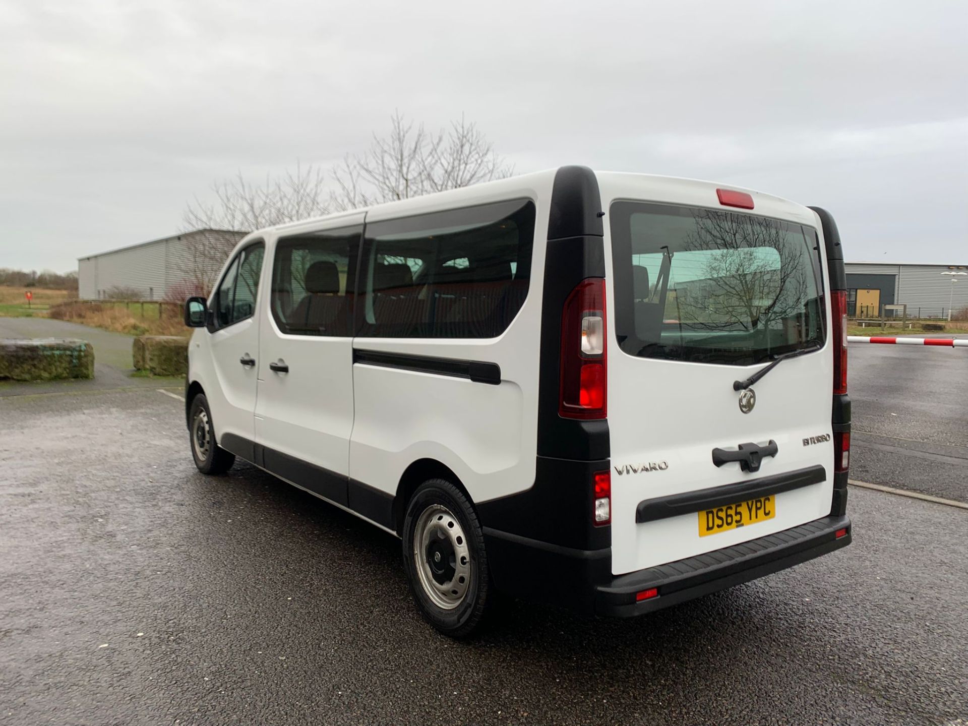 2015 VAUXHALL VIVARO COMBI CDTI S/S WHITE 9 SEATER MPV, 110,167 MILES, 1.6 DIESEL *NO VAT* - Image 5 of 21