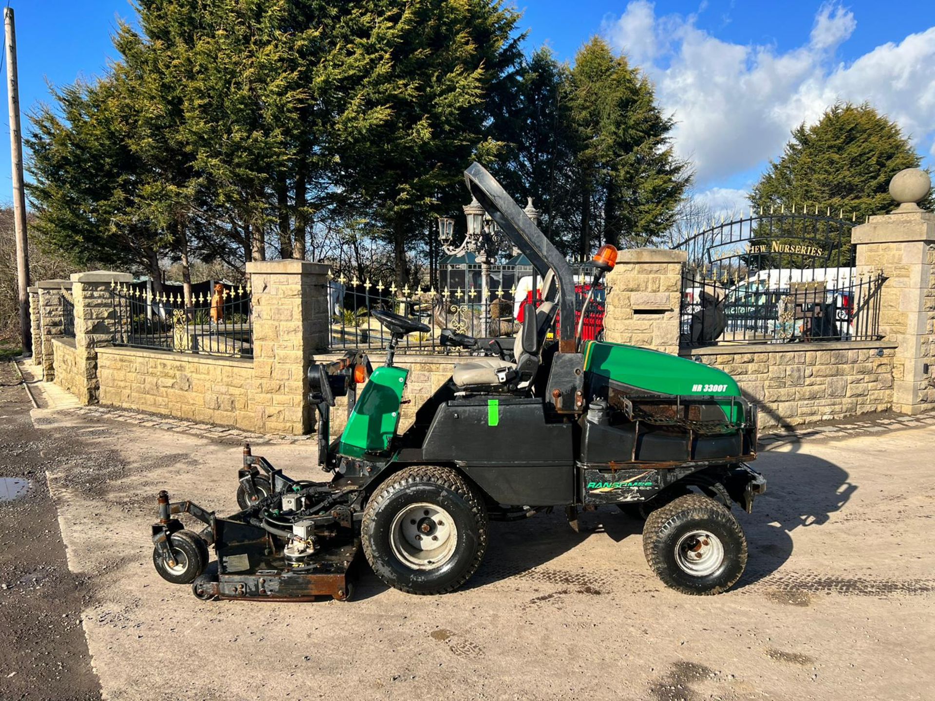 2011 Ransomes HR3300T 4WD Diesel Outfront Commerical Mower, Runs Drives And Cuts *plus vat* - Image 2 of 10