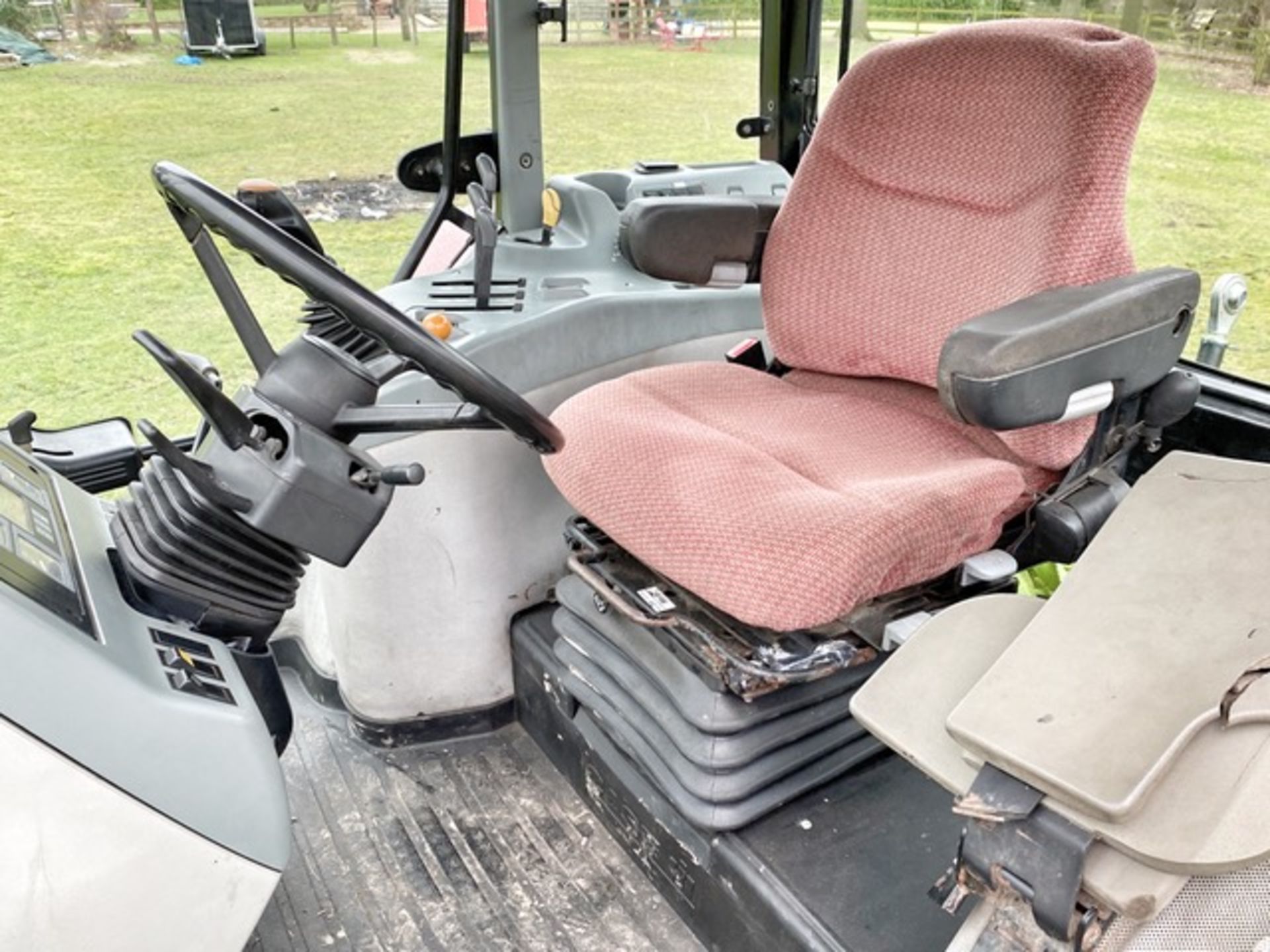 CASE IH MAXXUM MX 100c TRACTOR, LOW HOURS, RECENT SERVICE, STARTS DRIVES AND RUNS AS IT SHOULD - Image 15 of 17