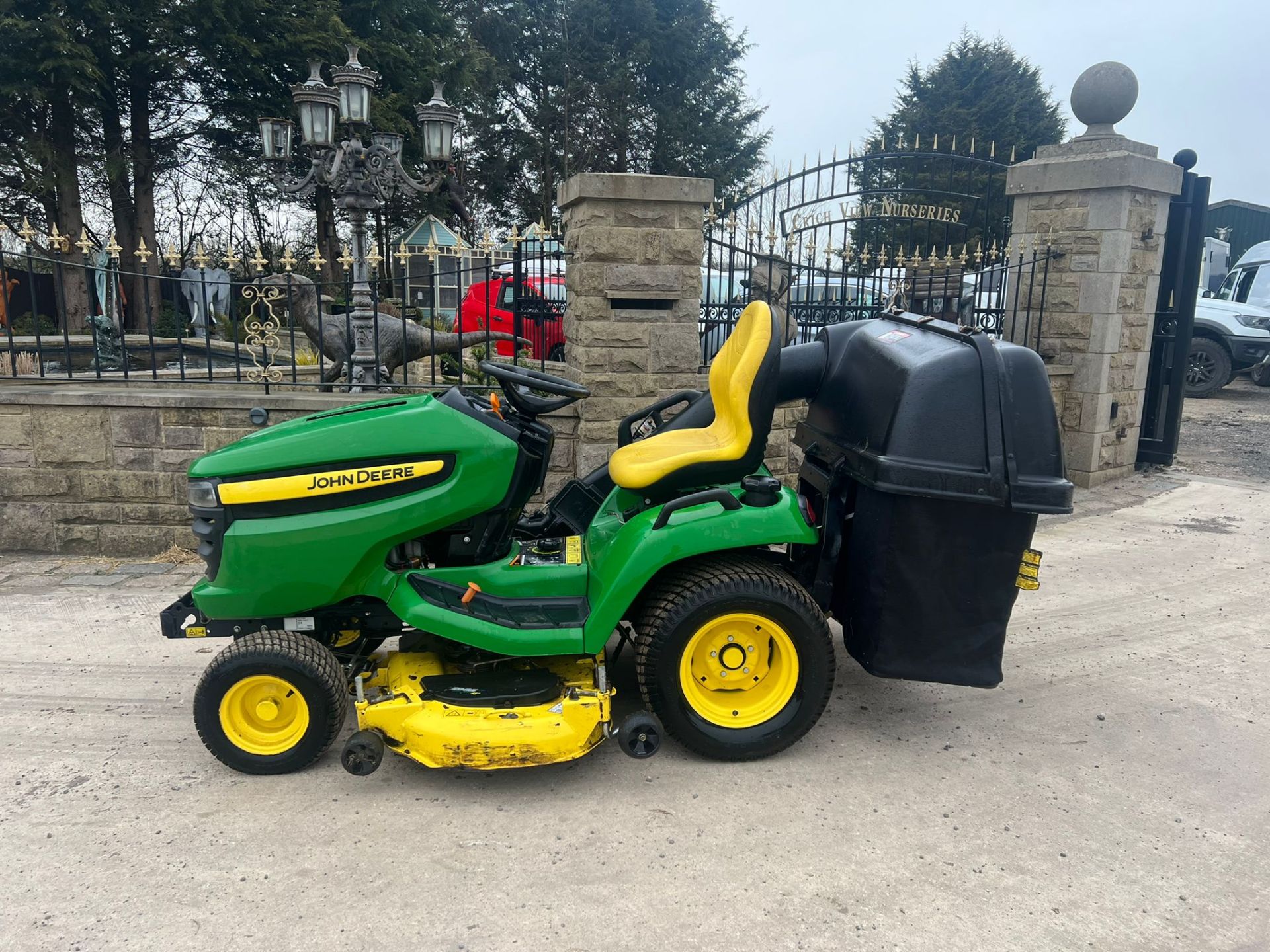 JOHN DEERE X540 RIDE ON LAWN MOWER, HYDRAULIC UP AND DOWN DECK, YEAR 2012 *PLUS VAT* - Image 3 of 9