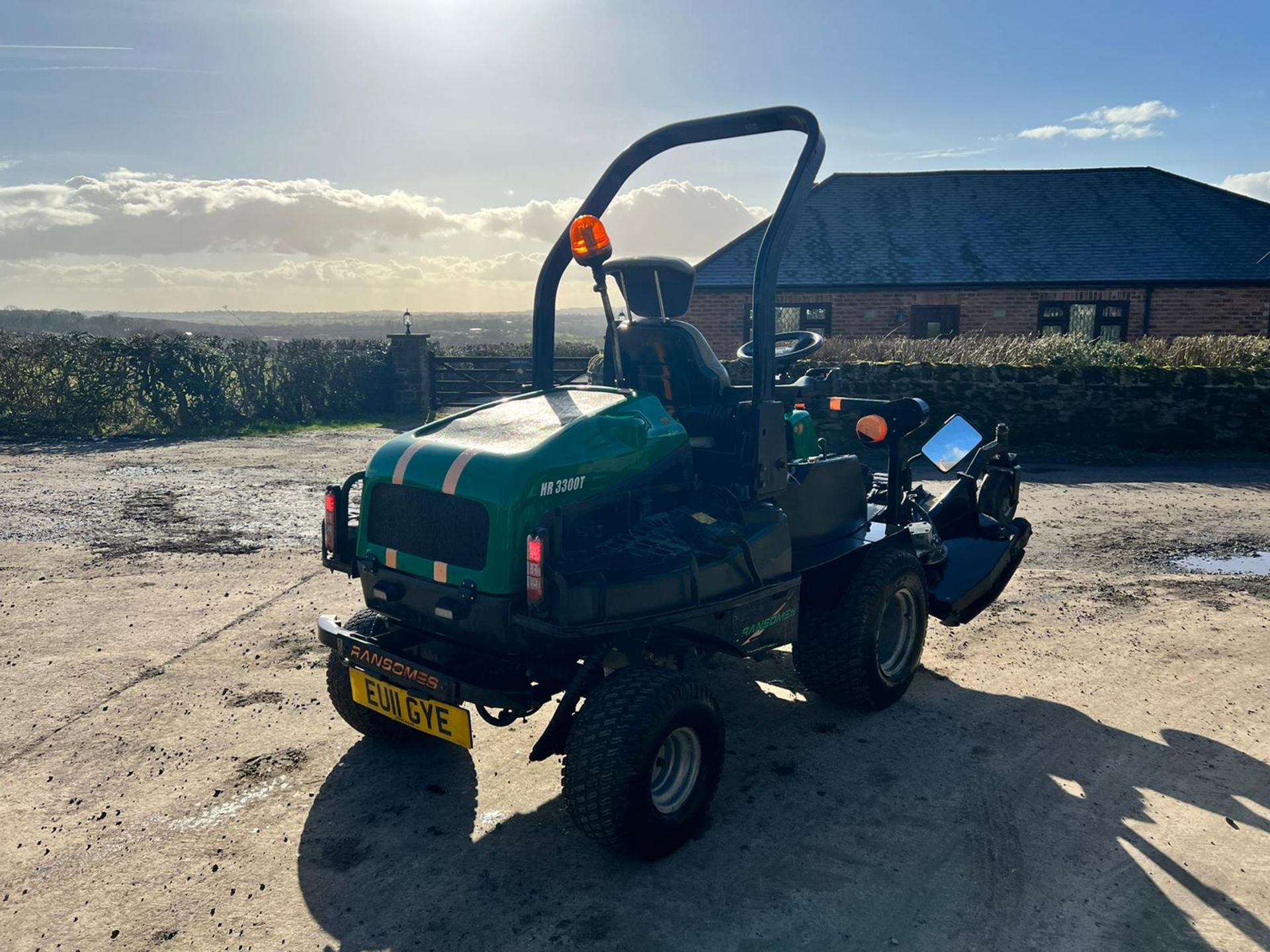 2011 Ransomes HR3300T 4WD Diesel Outfront Commerical Mower, Runs Drives And Cuts *plus vat* - Image 4 of 10