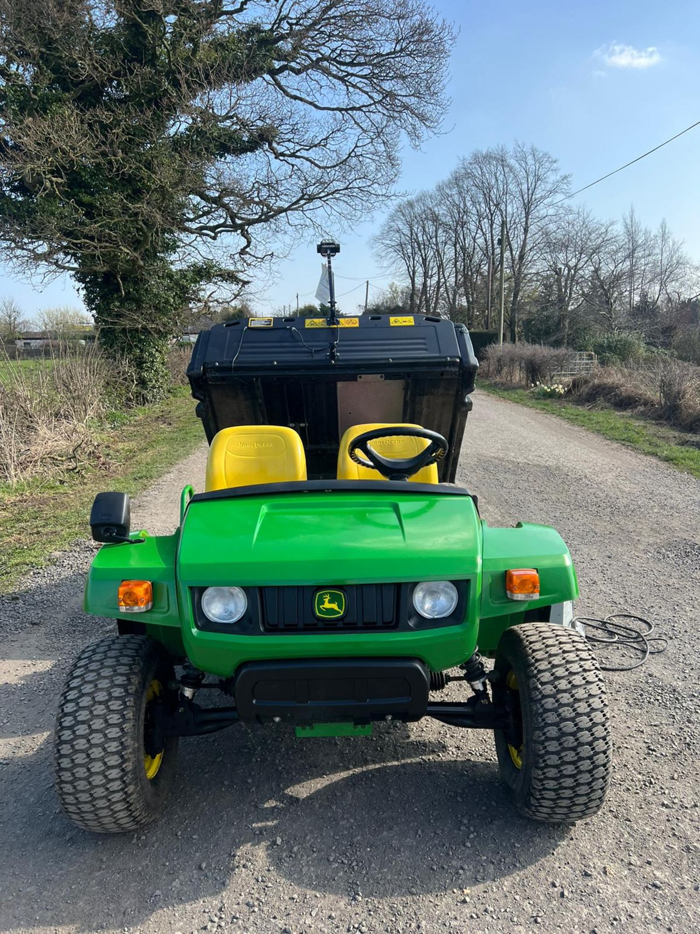 JOHN DEERE TE 4X2 GATOR UTILITY VEHICLE WITH CHARGER, ROAD REGISTERED, YEAR 2010 *PLUS VAT* - Image 2 of 9