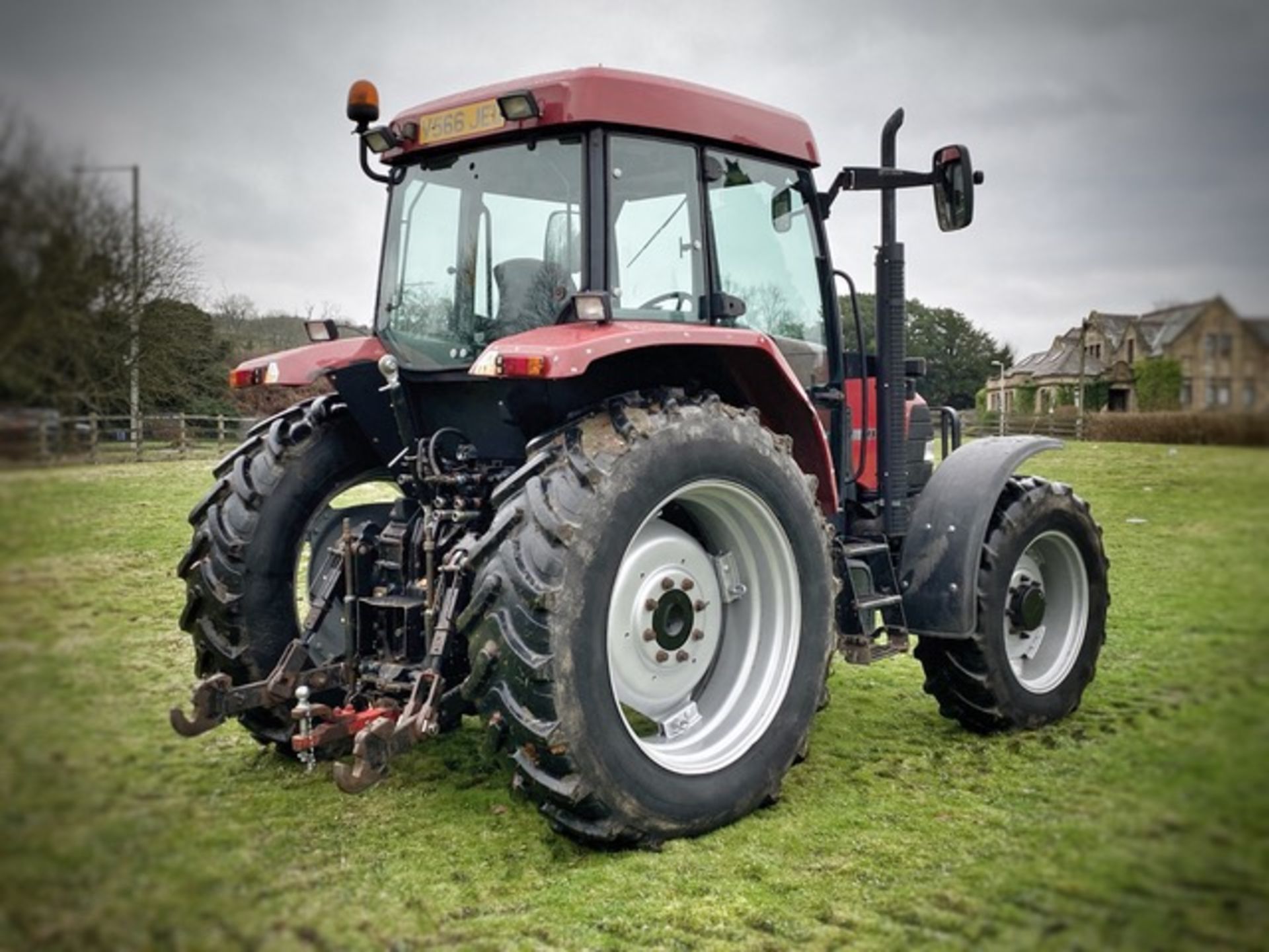 CASE IH MAXXUM MX 100c TRACTOR, LOW HOURS, RECENT SERVICE, STARTS DRIVES AND RUNS AS IT SHOULD - Image 5 of 17