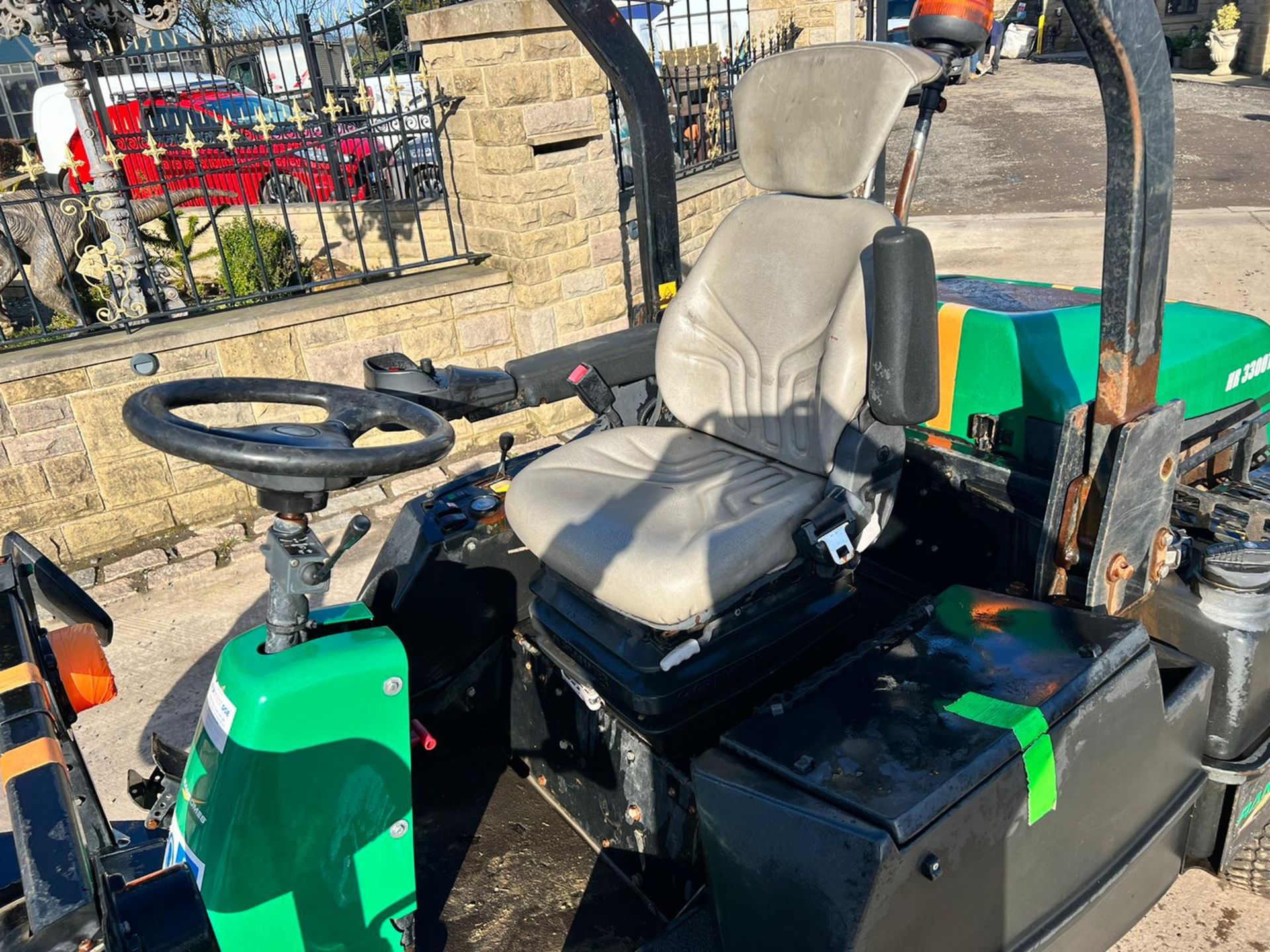 2011 Ransomes HR3300T 4WD Diesel Outfront Commerical Mower, Runs Drives And Cuts *plus vat* - Image 8 of 10