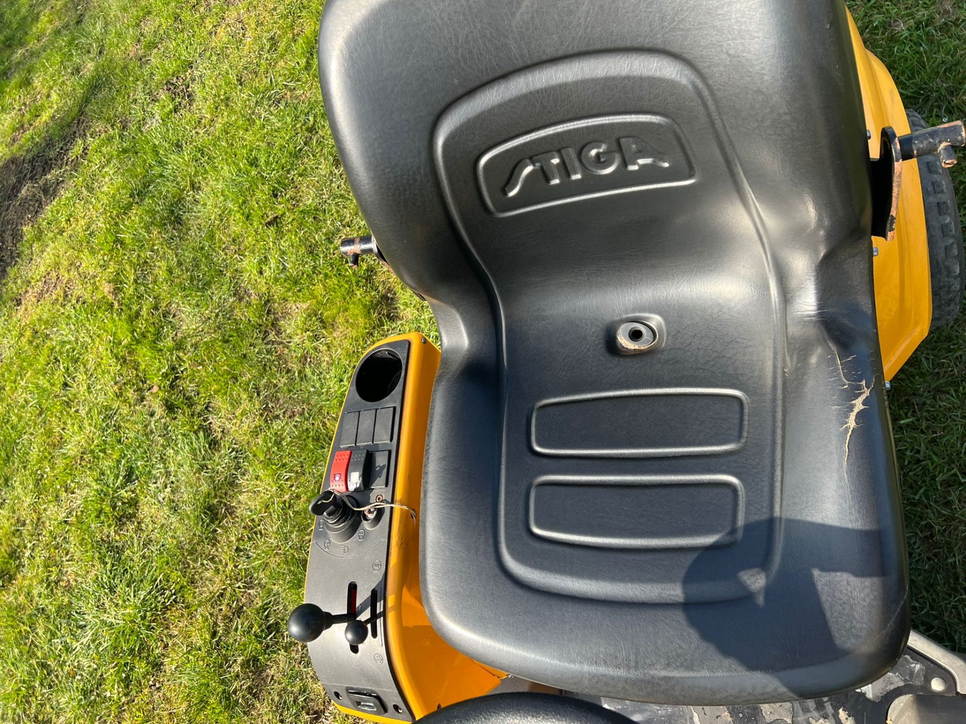 STIGA PARK 540 DPX RIDE ON LAWN MOWER DIESEL ENGINE, Runs drives and cuts, Year 2016 *PLUS VAT* - Image 5 of 6