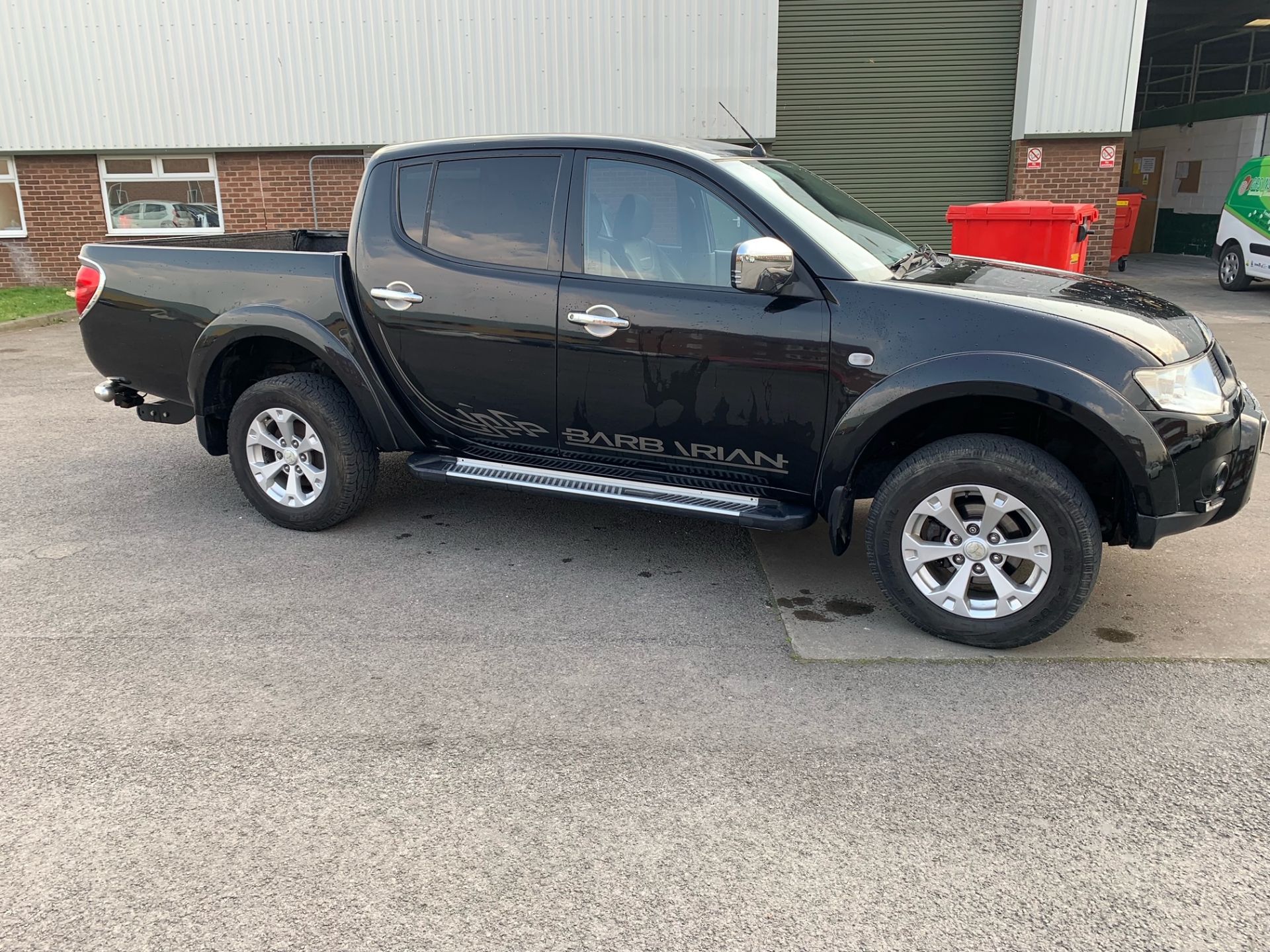 2010 MITSUBISHI L200 BARBARIAN LB DCB DI-D4X4 AUTO BLACK PICK UP, 103k MILES *NO VAT* - Image 11 of 17