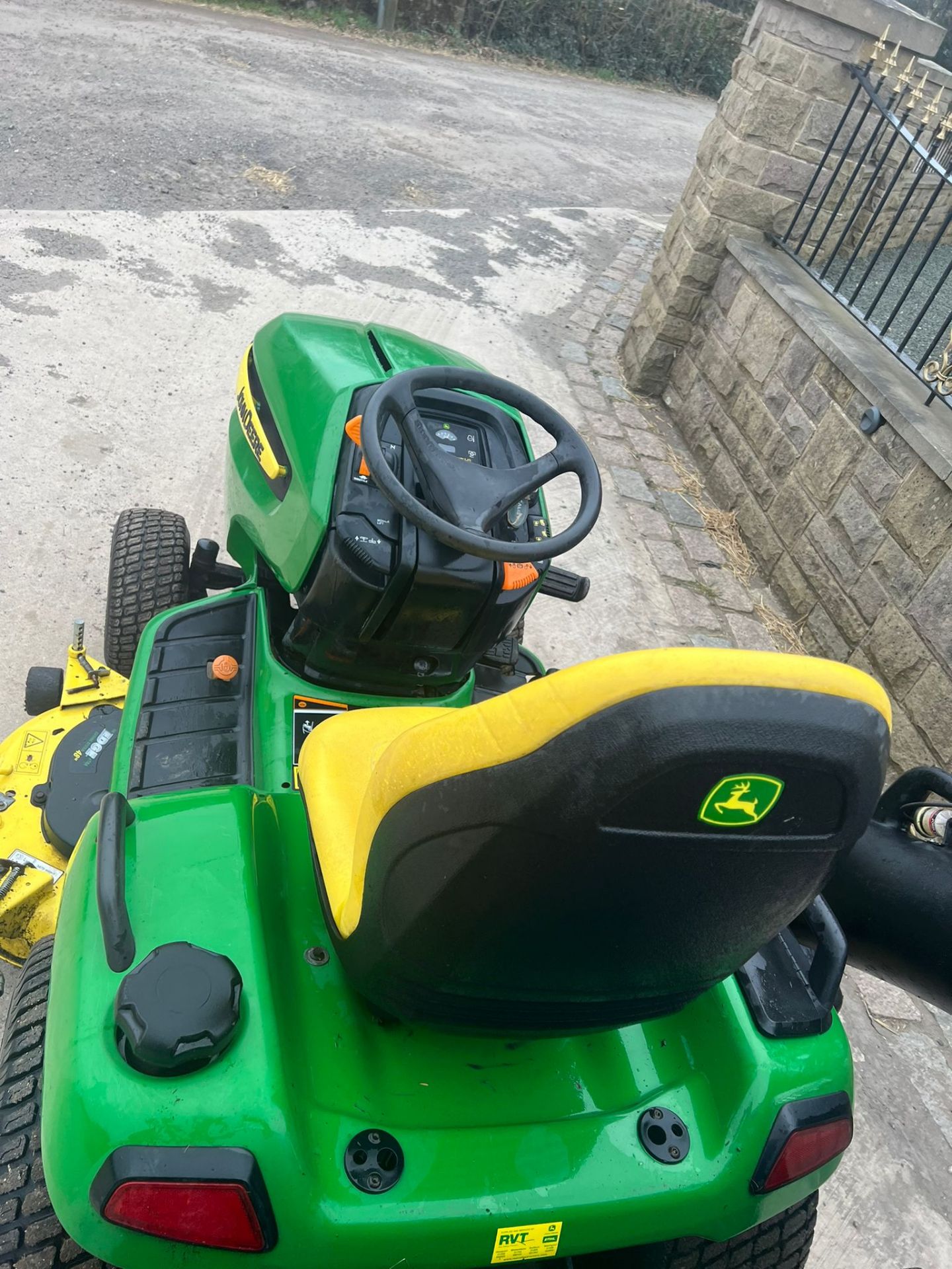 JOHN DEERE X540 RIDE ON LAWN MOWER, HYDRAULIC UP AND DOWN DECK, YEAR 2012 *PLUS VAT* - Image 9 of 9