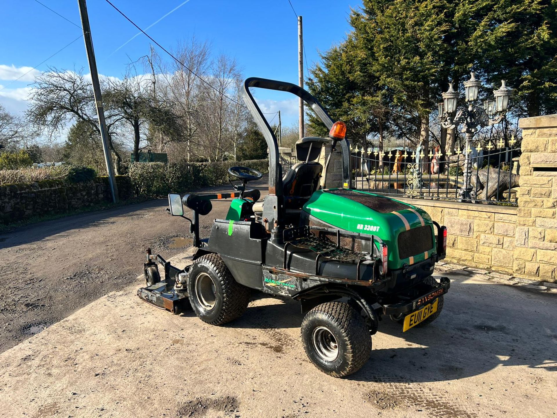 2011 Ransomes HR3300T 4WD Diesel Outfront Commerical Mower, Runs Drives And Cuts *plus vat* - Image 3 of 10