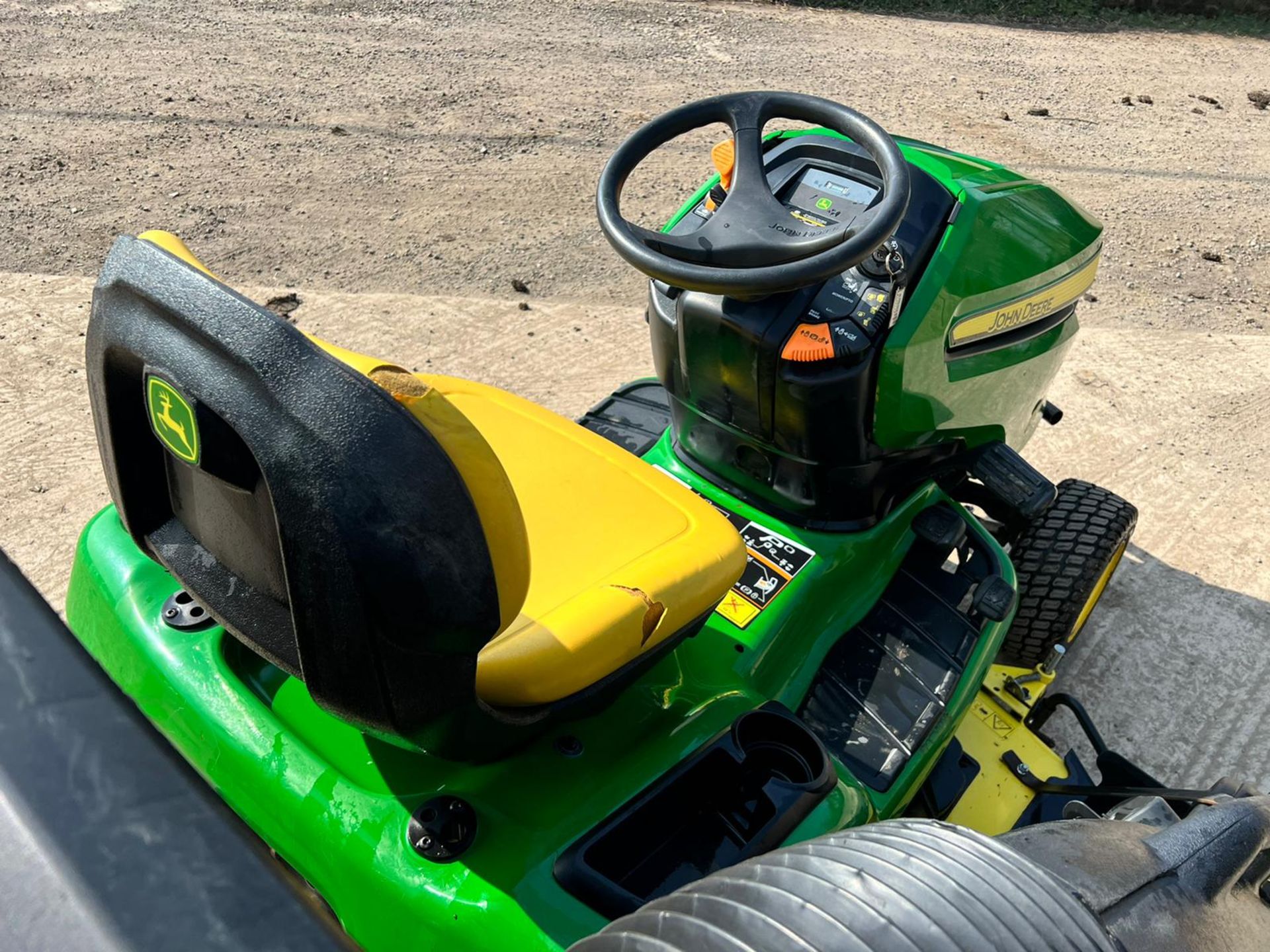 2015 John Deere X320 Ride On Mower With Rear Collector, Runs Drives And Cuts, Showing A Low 213 Hrs - Image 11 of 13