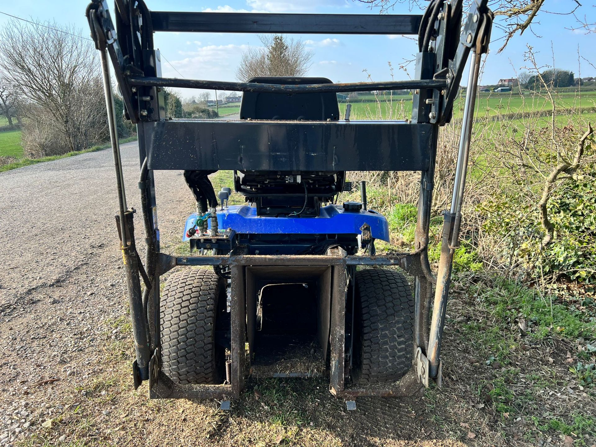 2012 Iseki SXG323 Diesel High Tip Ride On Mower, Runs Drives Cuts And Collects *PLUS VAT* - Image 13 of 15