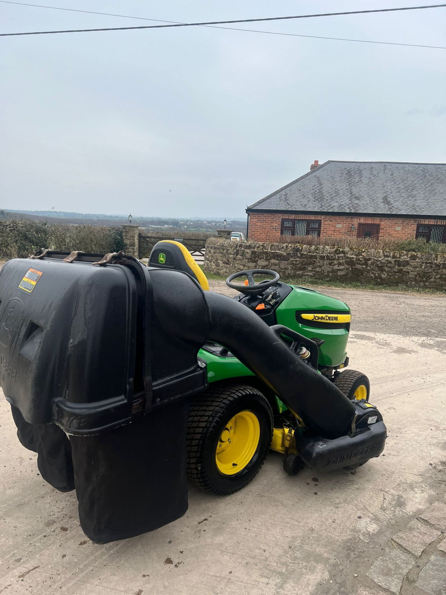 JOHN DEERE X540 RIDE ON LAWN MOWER, HYDRAULIC UP AND DOWN DECK, YEAR 2012 *PLUS VAT* - Image 5 of 9