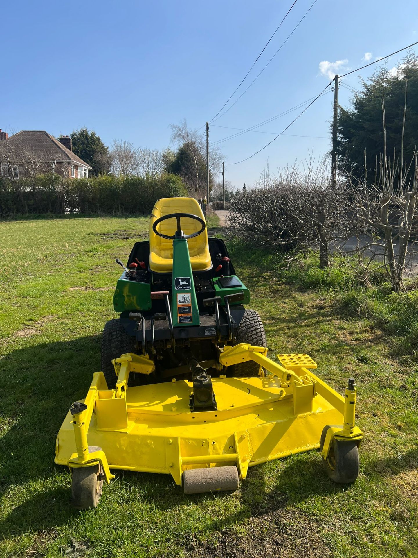 JOHN DEERE F1145 RIDE ON LAWN MOWER, 2/4 WHEEL DRIVE, RUNS DRIVES AND CUTS *PLUS VAT* - Image 2 of 10