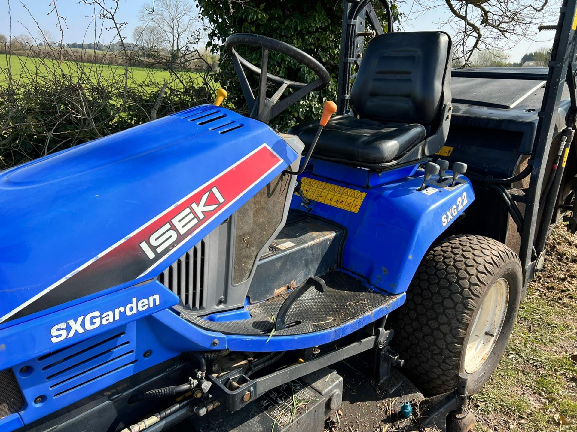 Iseki SXG22 Diesel High Tip Ride On Mower With Iseki SBC550 Collector, Runs Drives Cuts And Collects - Image 12 of 14