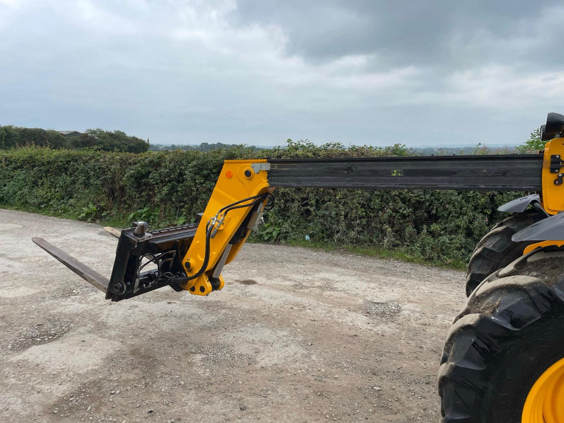 2019/69 JCB 526-56 AGRI PLUS TELEHANDLER, SHOWING A LOW AND GENUINE 750 HOURS *PLUS VAT* - Image 10 of 29