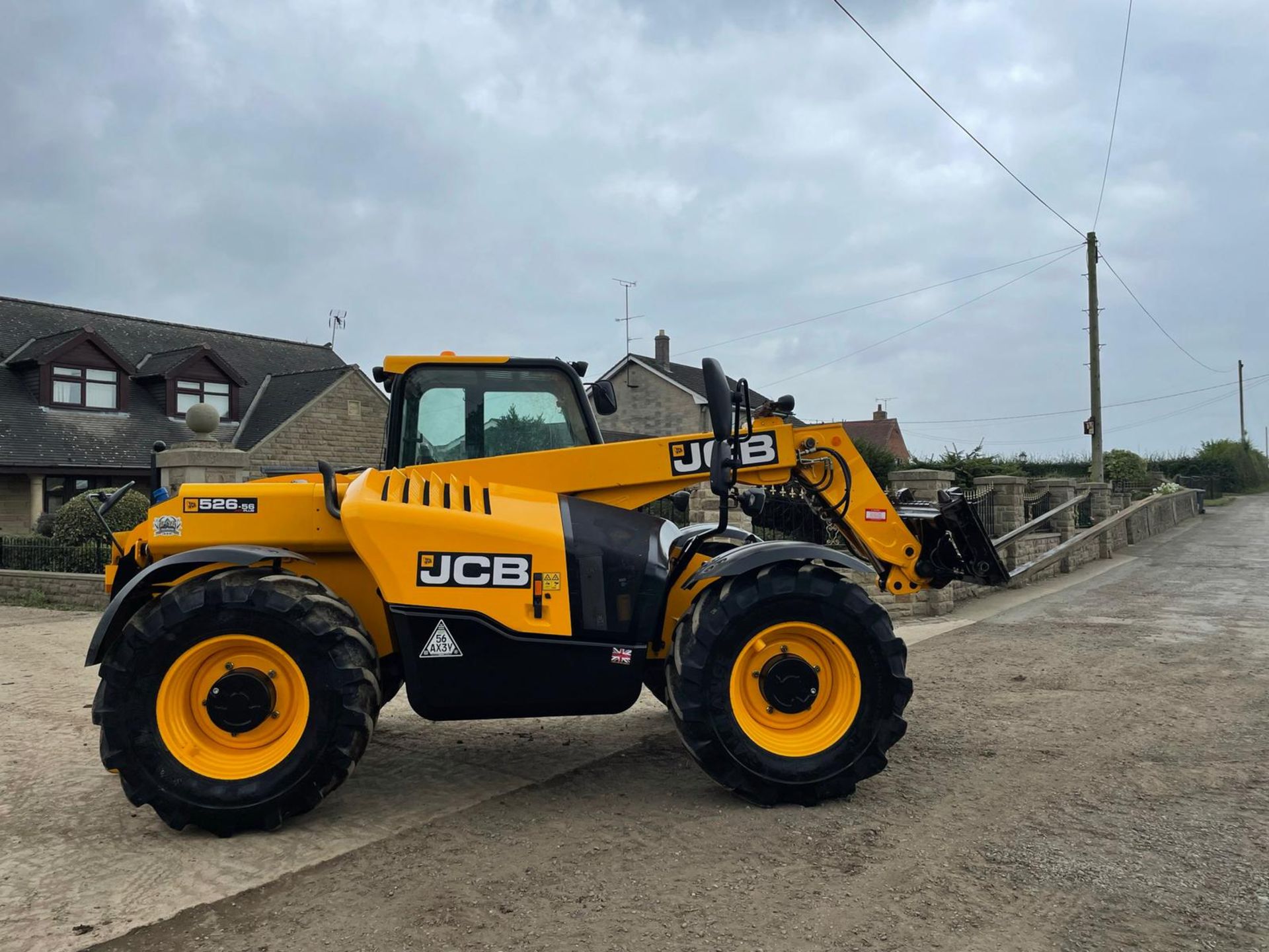 2019/69 JCB 526-56 AGRI PLUS TELEHANDLER, SHOWING A LOW AND GENUINE 750 HOURS *PLUS VAT* - Image 4 of 29