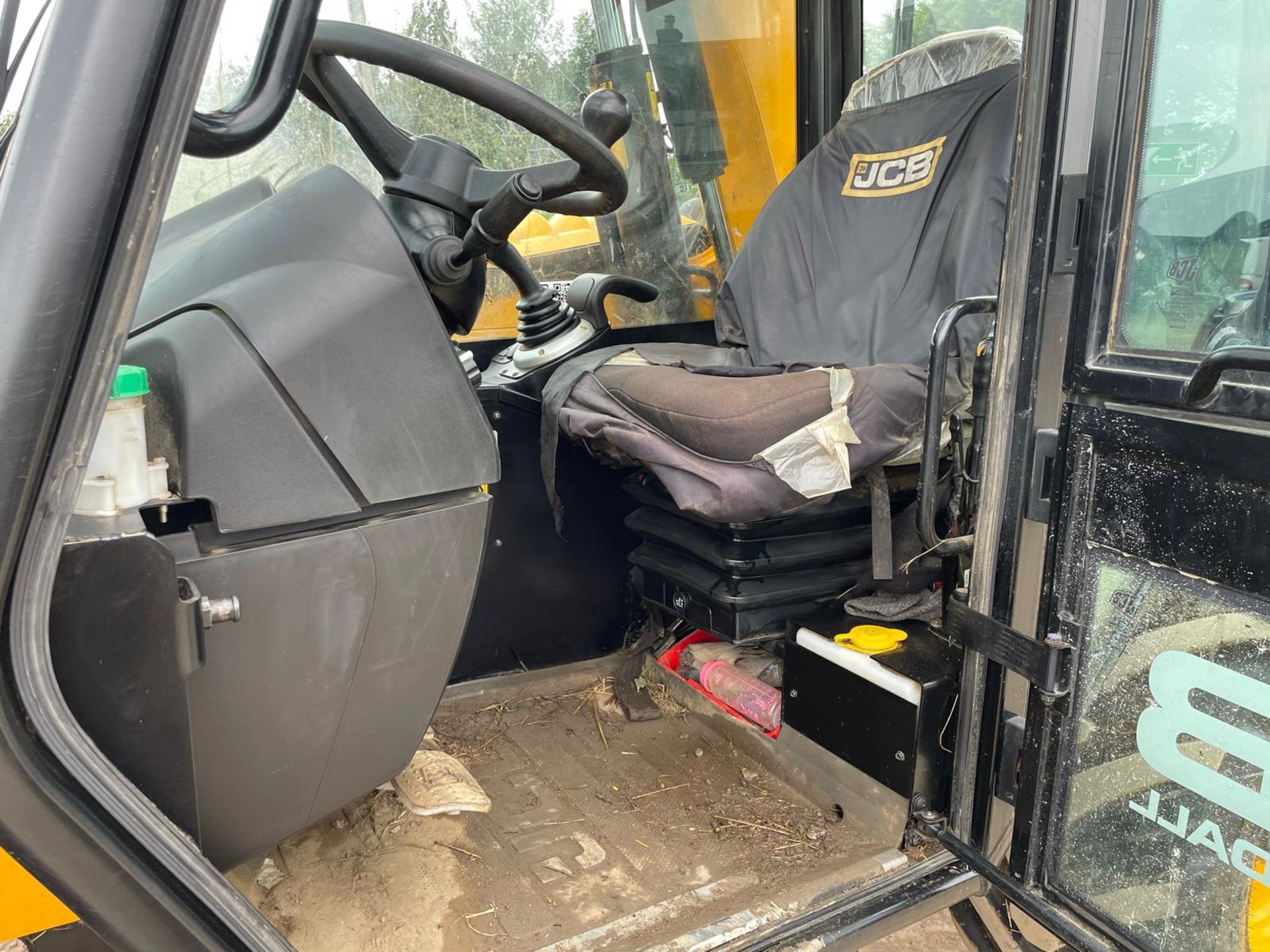 2019/69 JCB 526-56 AGRI PLUS TELEHANDLER, SHOWING A LOW AND GENUINE 750 HOURS *PLUS VAT* - Image 19 of 29