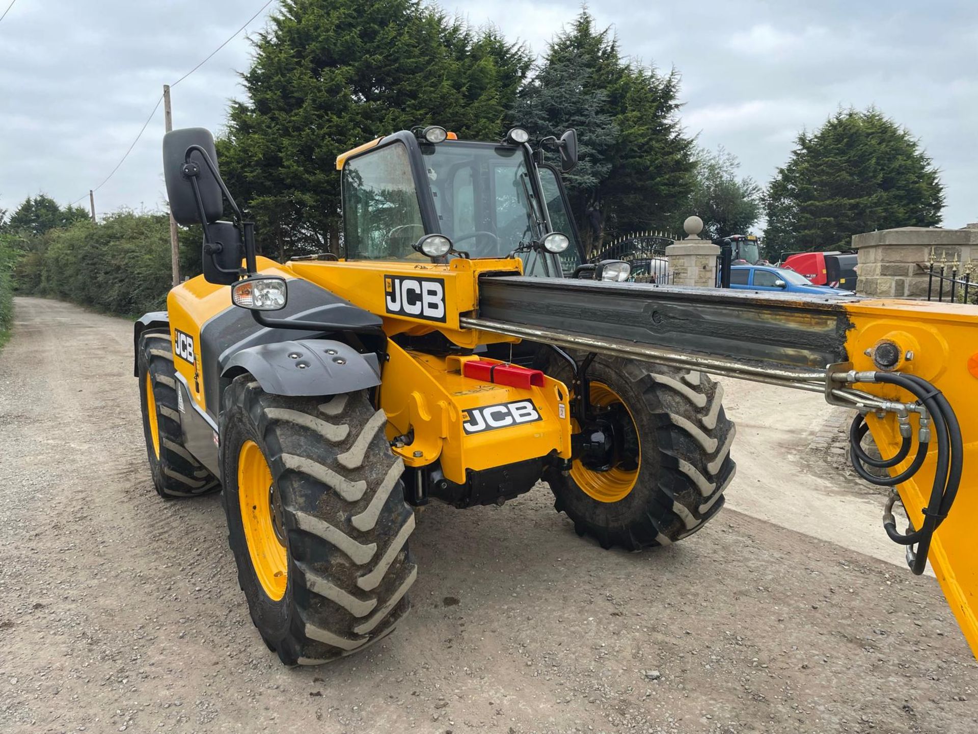 2019/69 JCB 526-56 AGRI PLUS TELEHANDLER, SHOWING A LOW AND GENUINE 750 HOURS *PLUS VAT* - Image 8 of 29