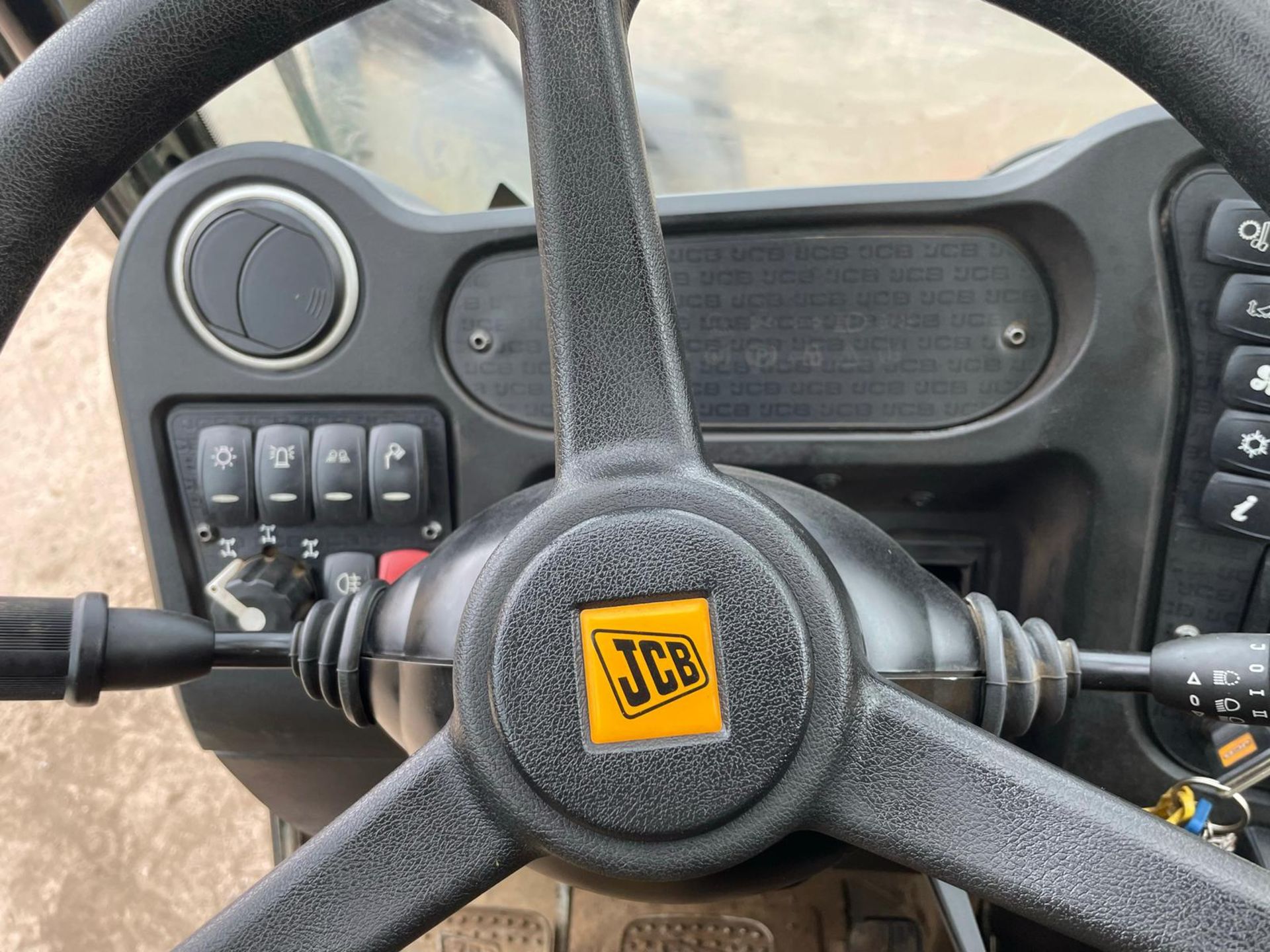 2019/69 JCB 526-56 AGRI PLUS TELEHANDLER, SHOWING A LOW AND GENUINE 750 HOURS *PLUS VAT* - Image 16 of 29